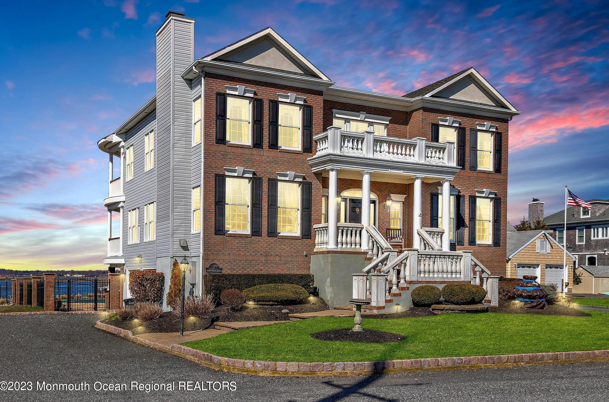 1 Mara Vista Dr, Monmouth Beach, NJ 07750-1272