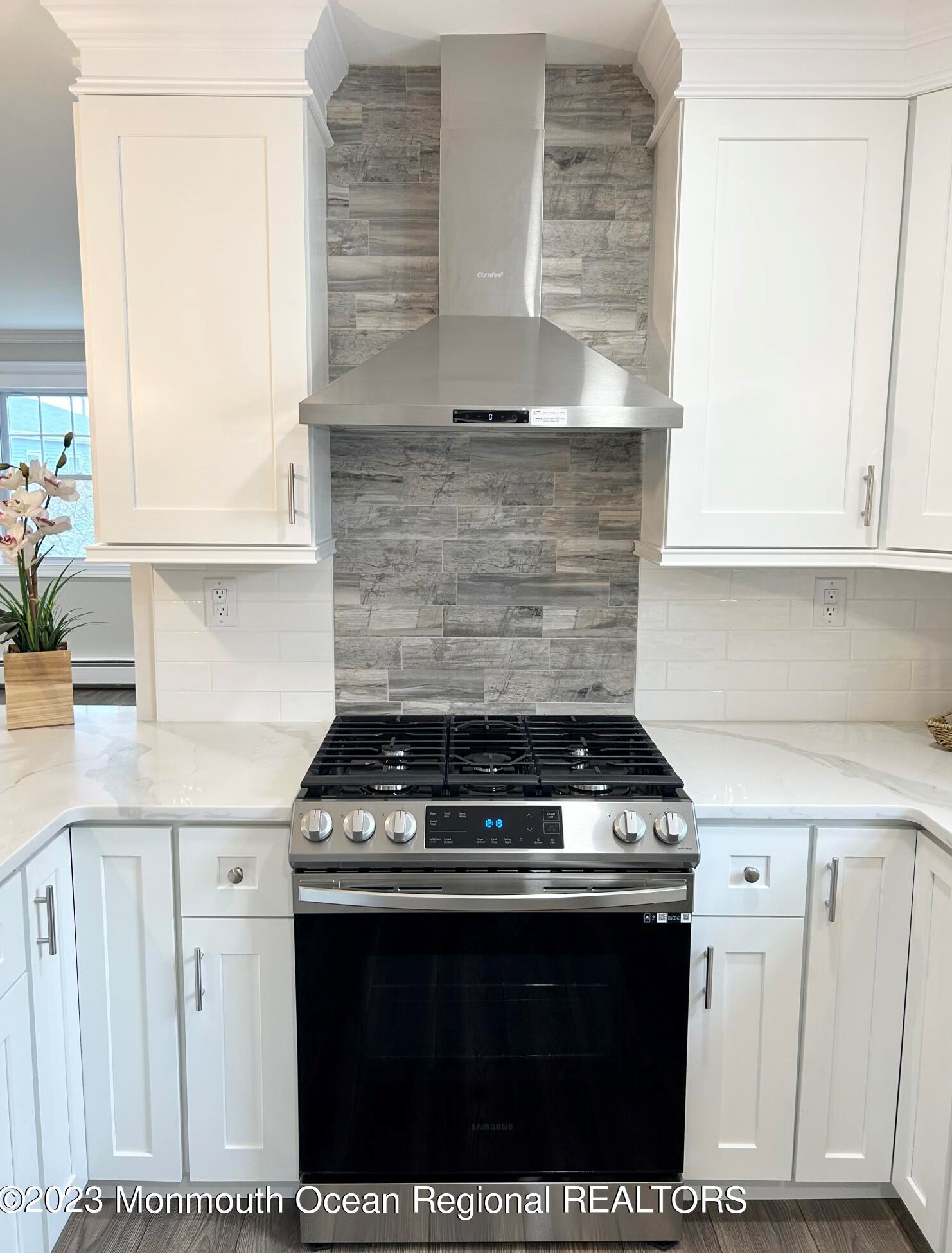 8 Wojtyla Ct, Toms River, NJ 08757