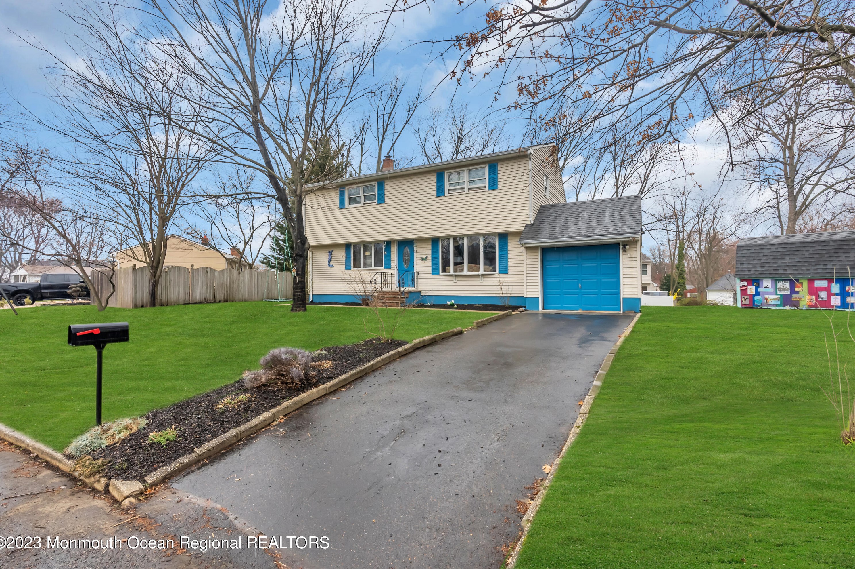 3 Crestview Dr, Hazlet, NJ 07730