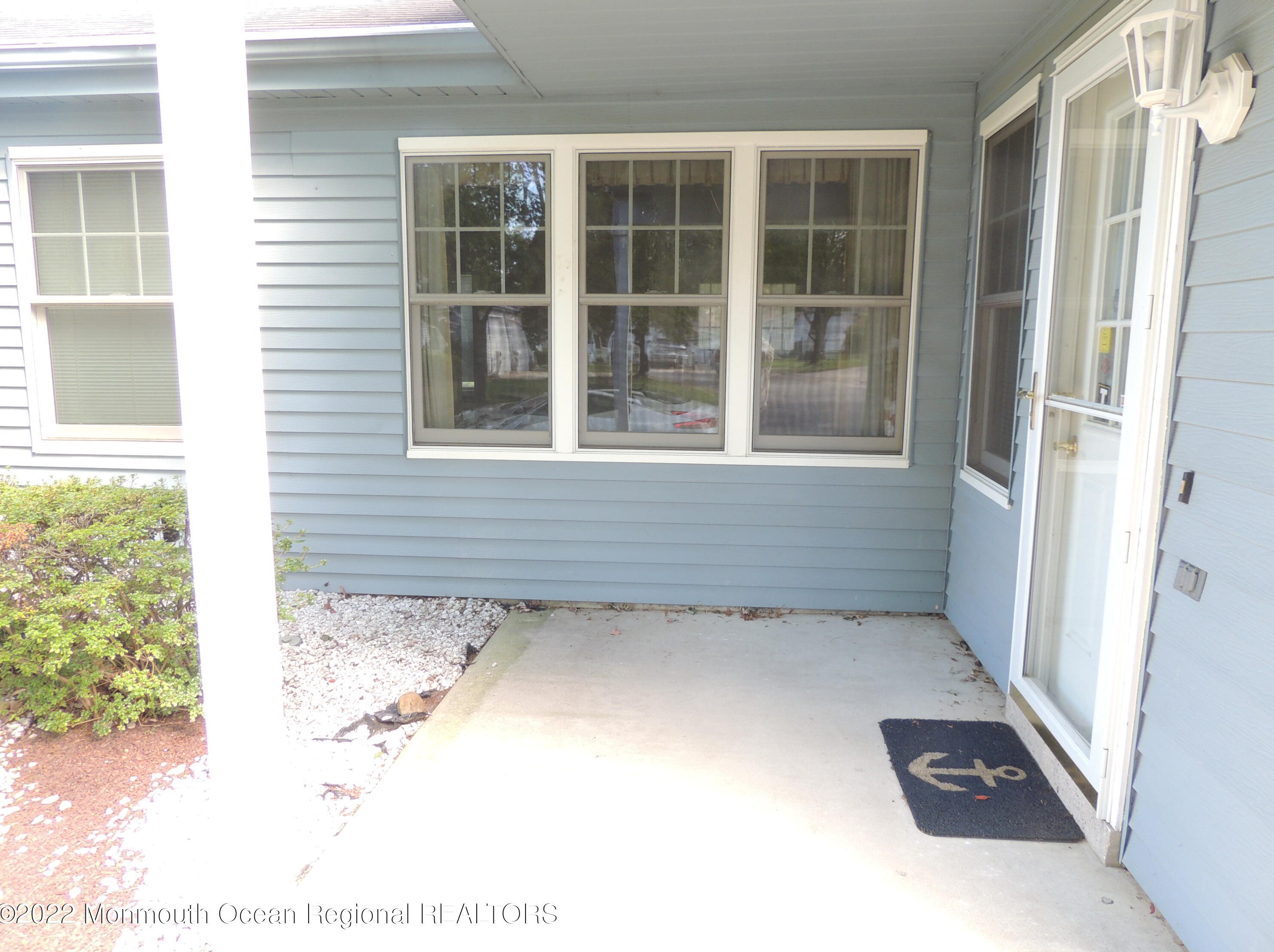 868 Liverpool Cir, Lakehurst, NJ 08759
