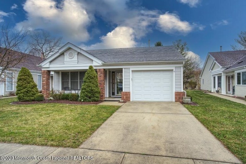 2267 Kira Ct, Toms River, NJ 08755-1804