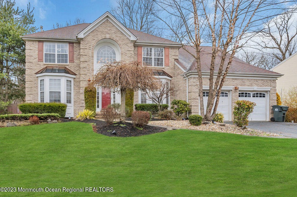 2 Kensington Ct, Jackson Twp, NJ 08527