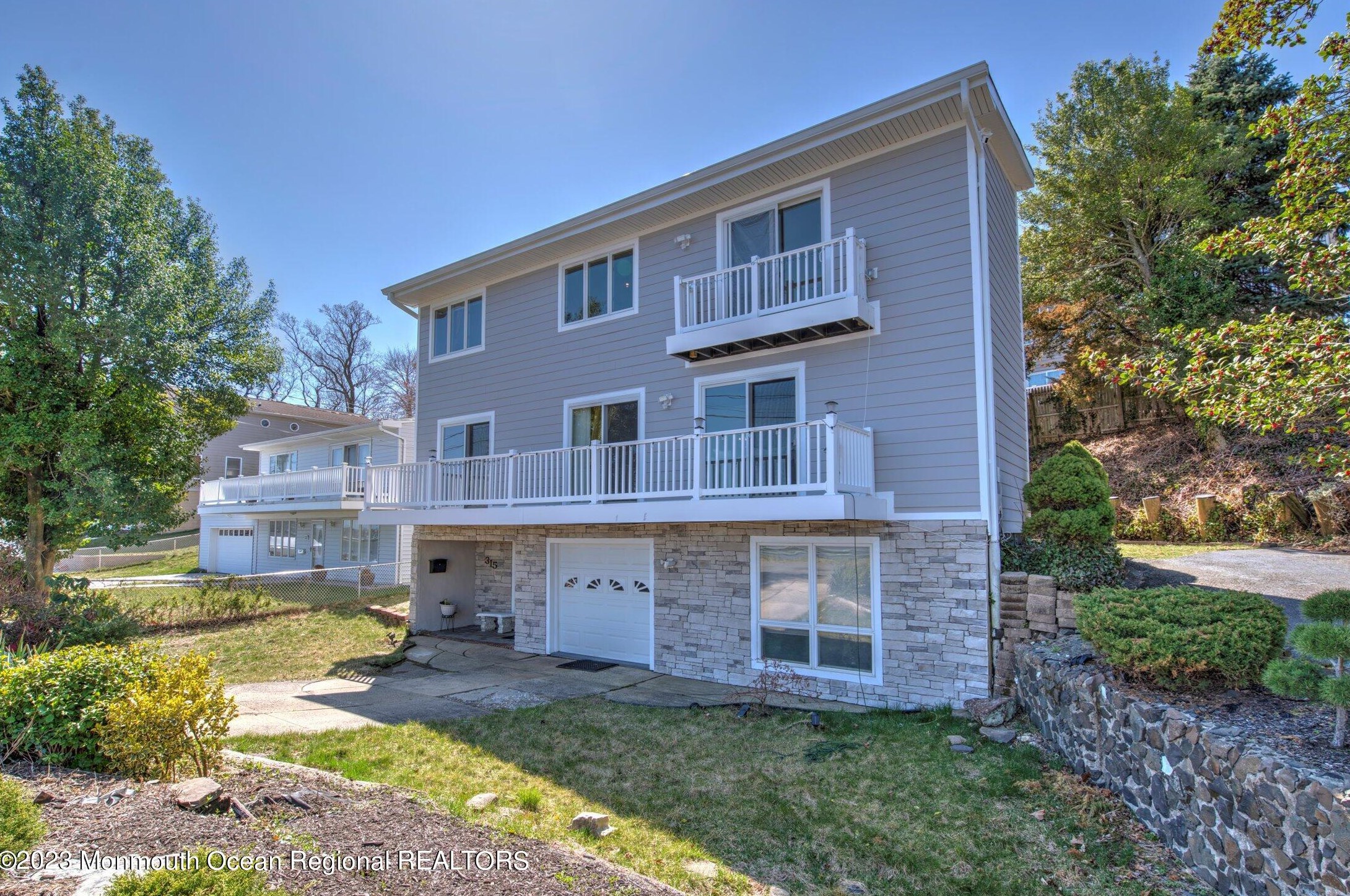 315 Beach Dr, Keyport, NJ 07735-5501