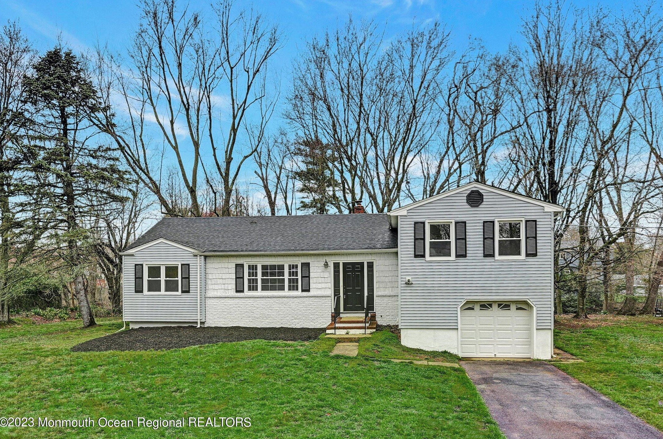 208 Overbrook Dr, East Freehold, NJ 07728