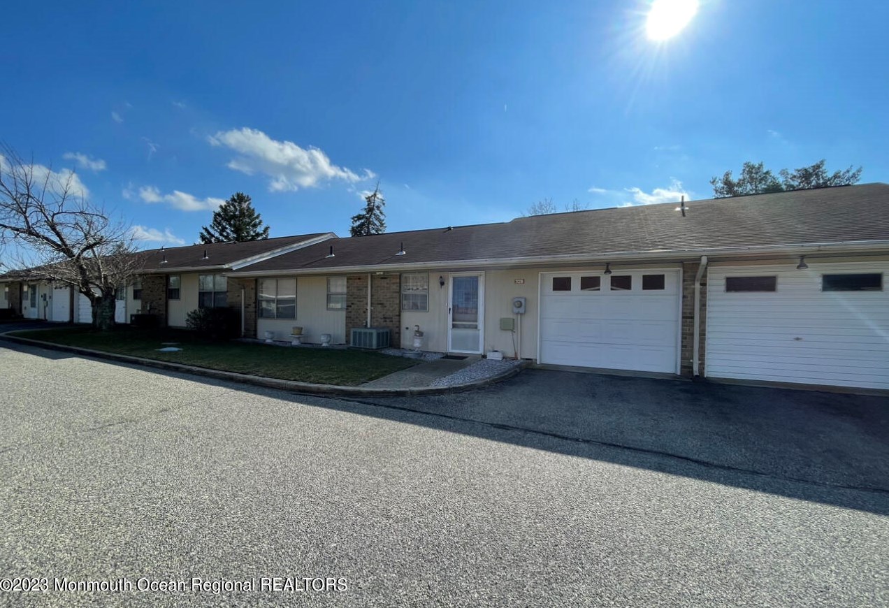 32 Yorkshire Ct #b, Lakehurst, NJ 08759