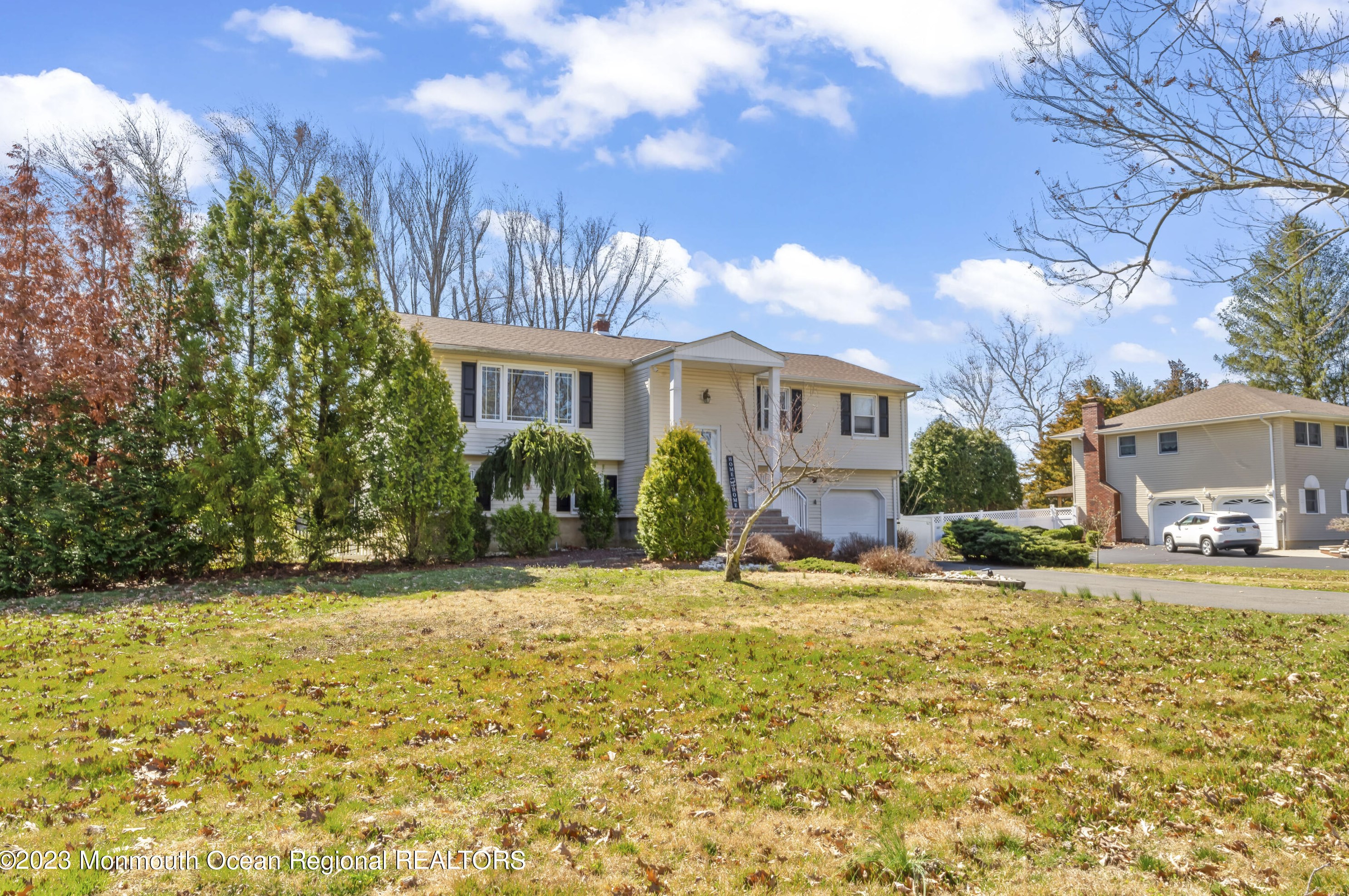 4 Sandybrook Rd, Millstone Township, NJ 07726-3126