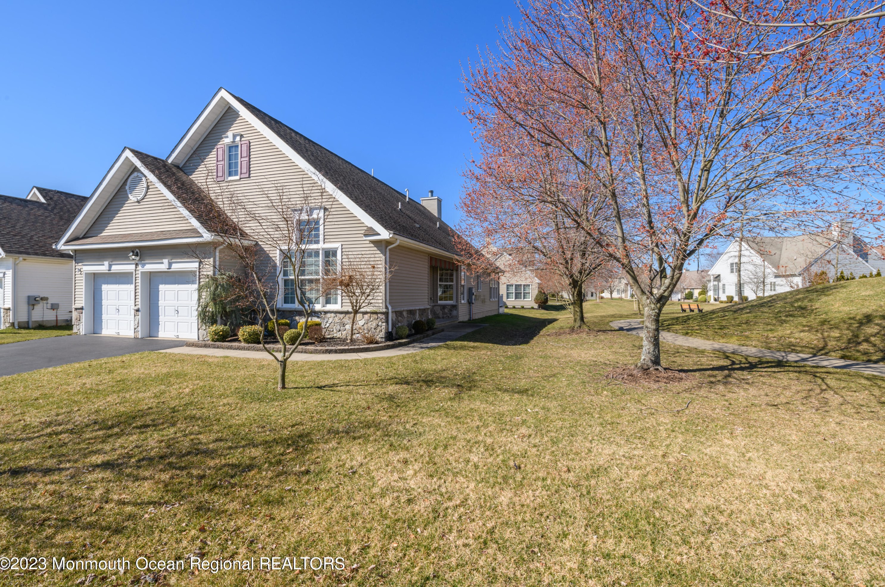 43 Sequoia Pkwy, Tinton Falls, NJ 07712