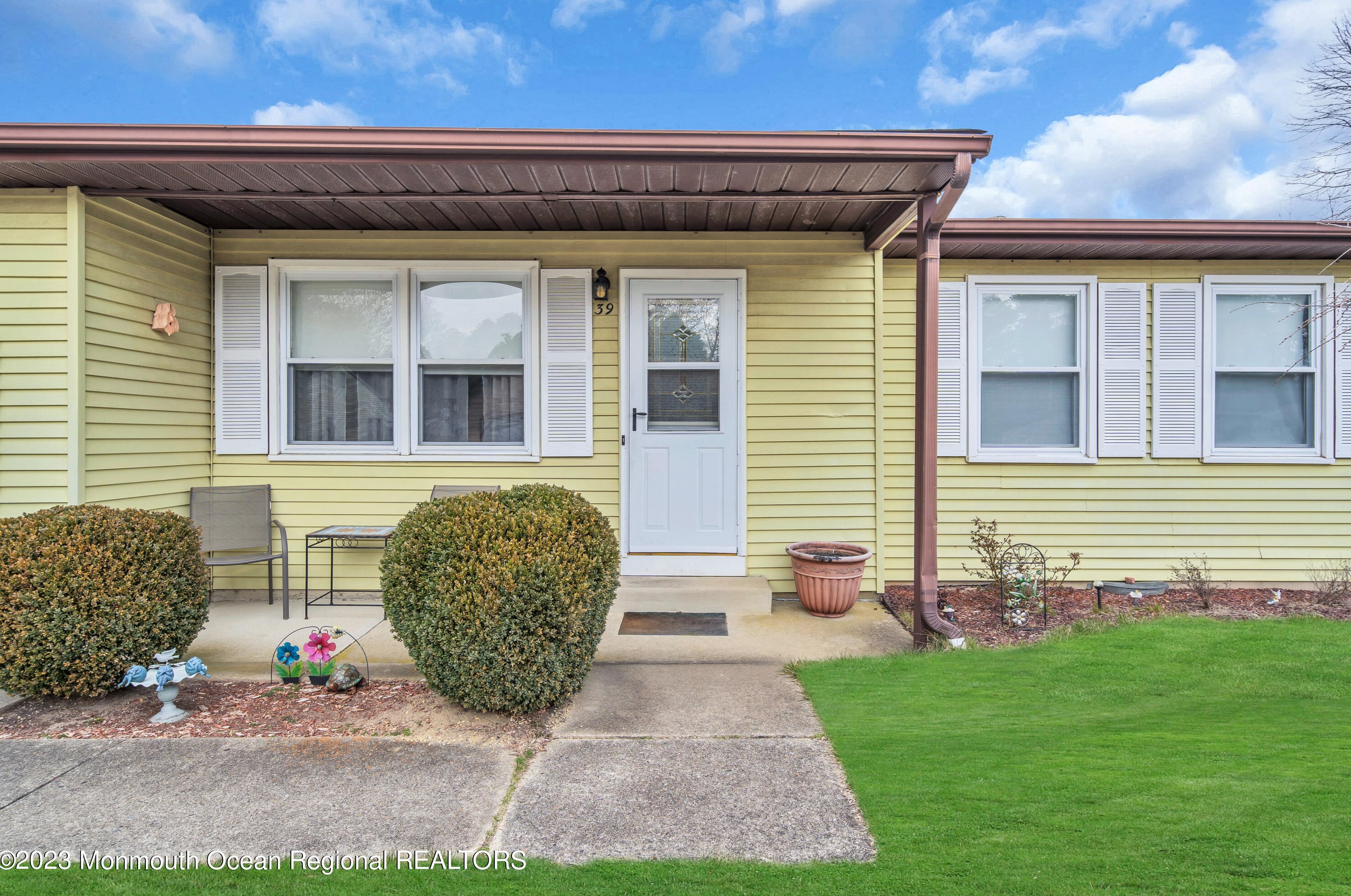 39 Central Ave, Lakehurst, NJ 08759