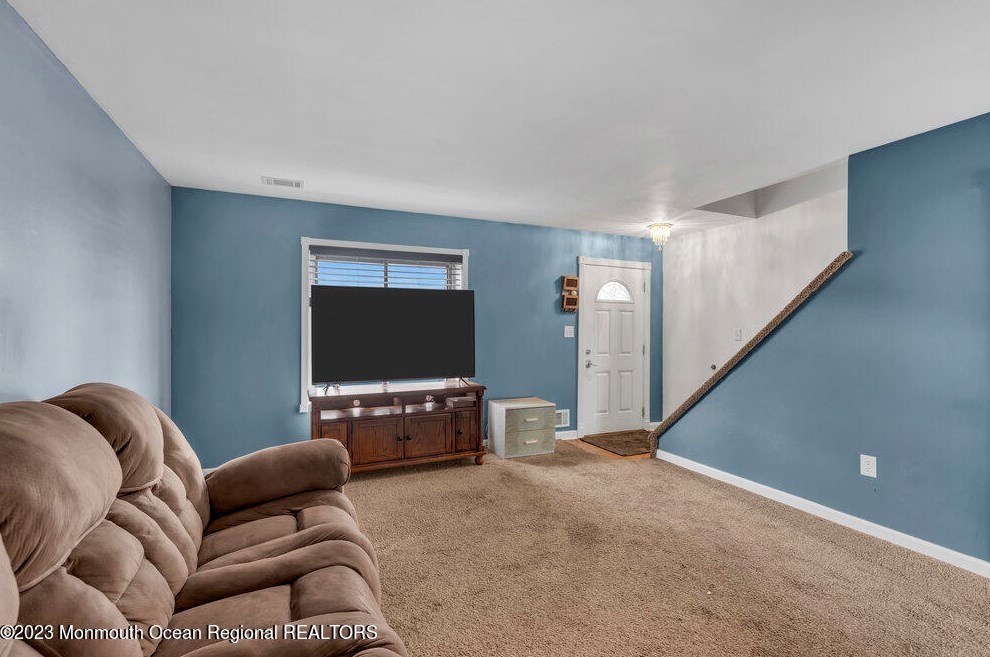 109 Sawmill Rd, Bricktown, NJ 08724