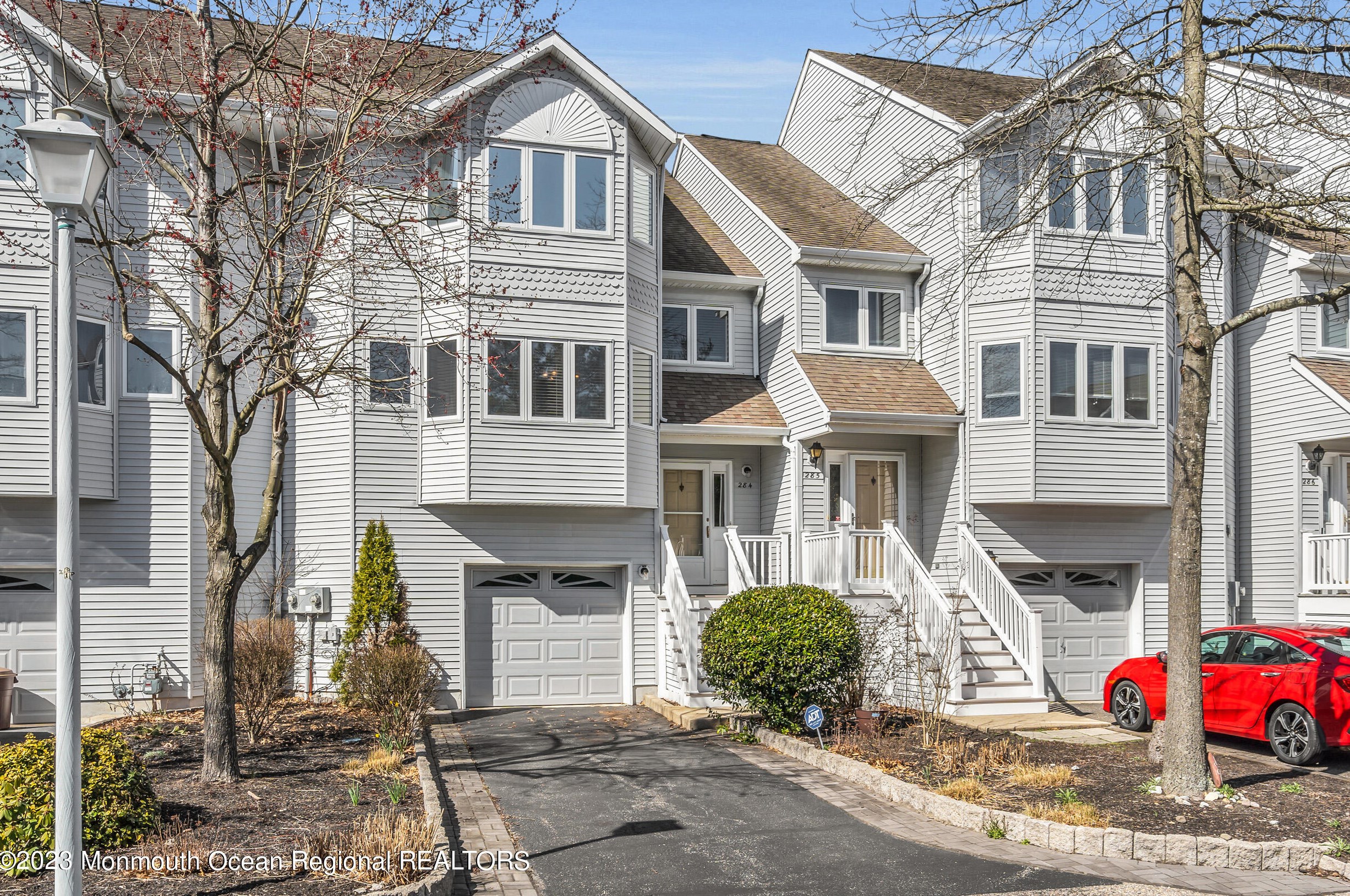 284 Honeysuckle Ct, Toms River, NJ 08753-1320