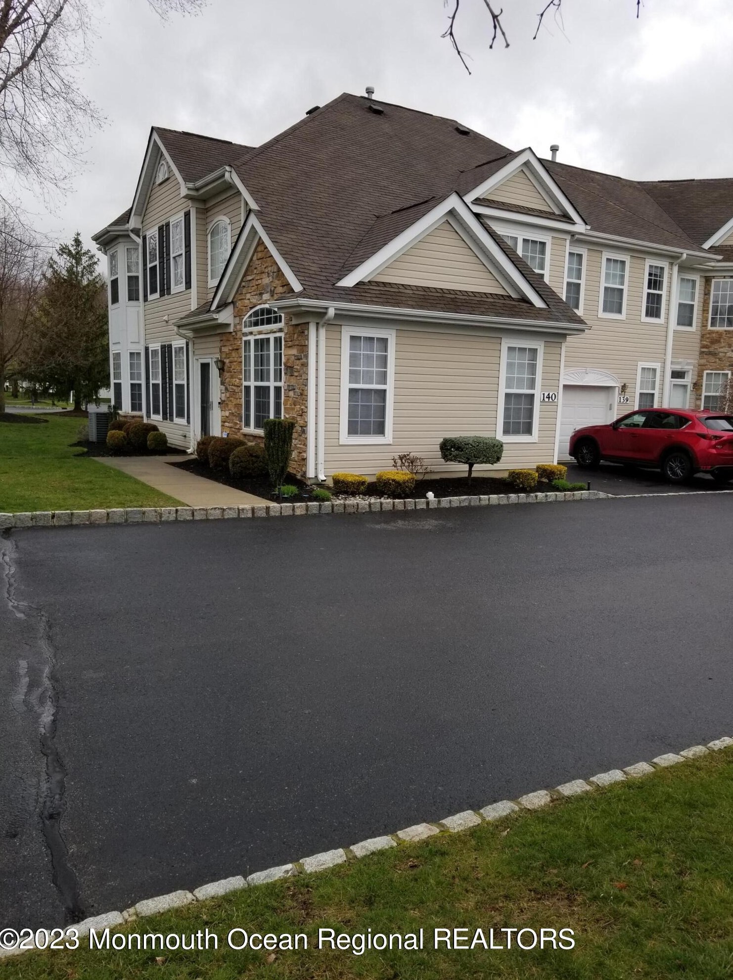 140 Shinnecock Dr, Millstone Township NJ  07726-9505 exterior