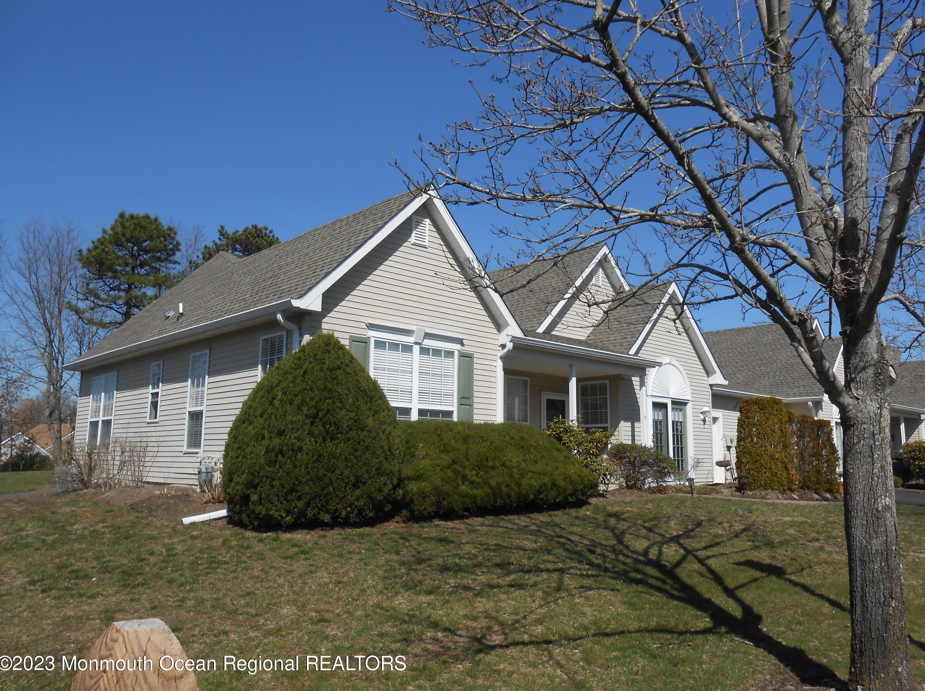 10 Sunnybrook Ln, Lakewood, NJ 08701