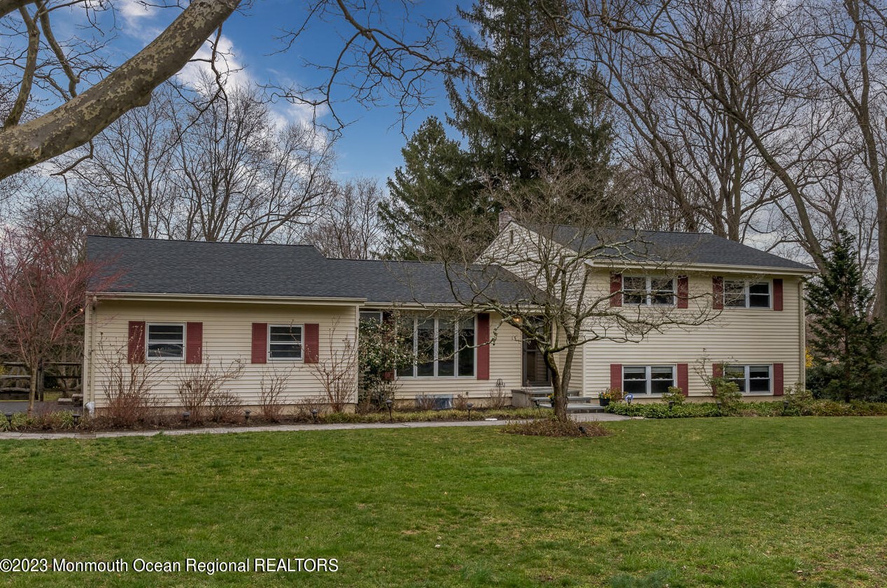 15 Homestead Pkwy, Tinton Falls, NJ 07724