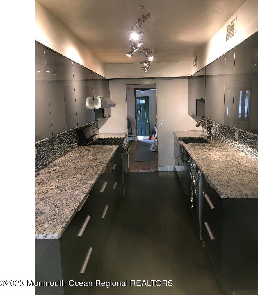 16 Atlantic St, Metuchen, NJ 08840