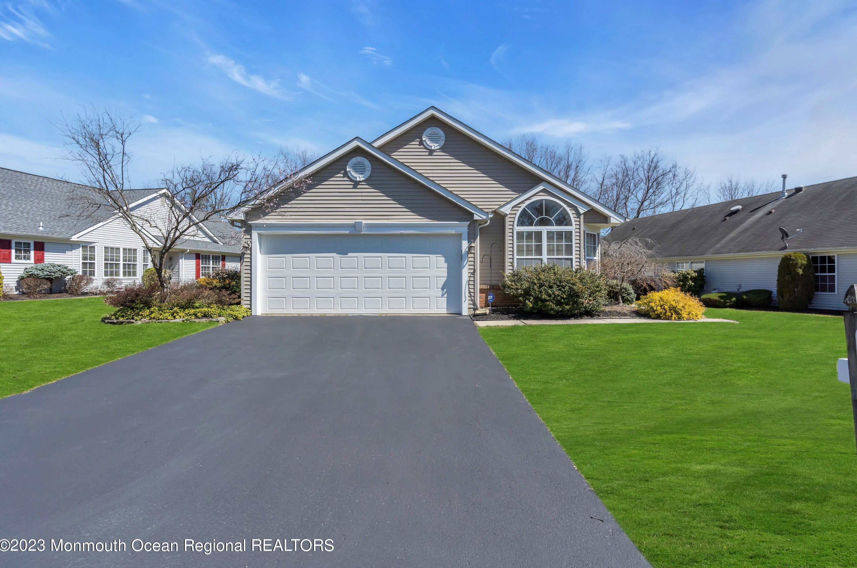 37 Strawberry Ln, Lakewood, NJ 08701