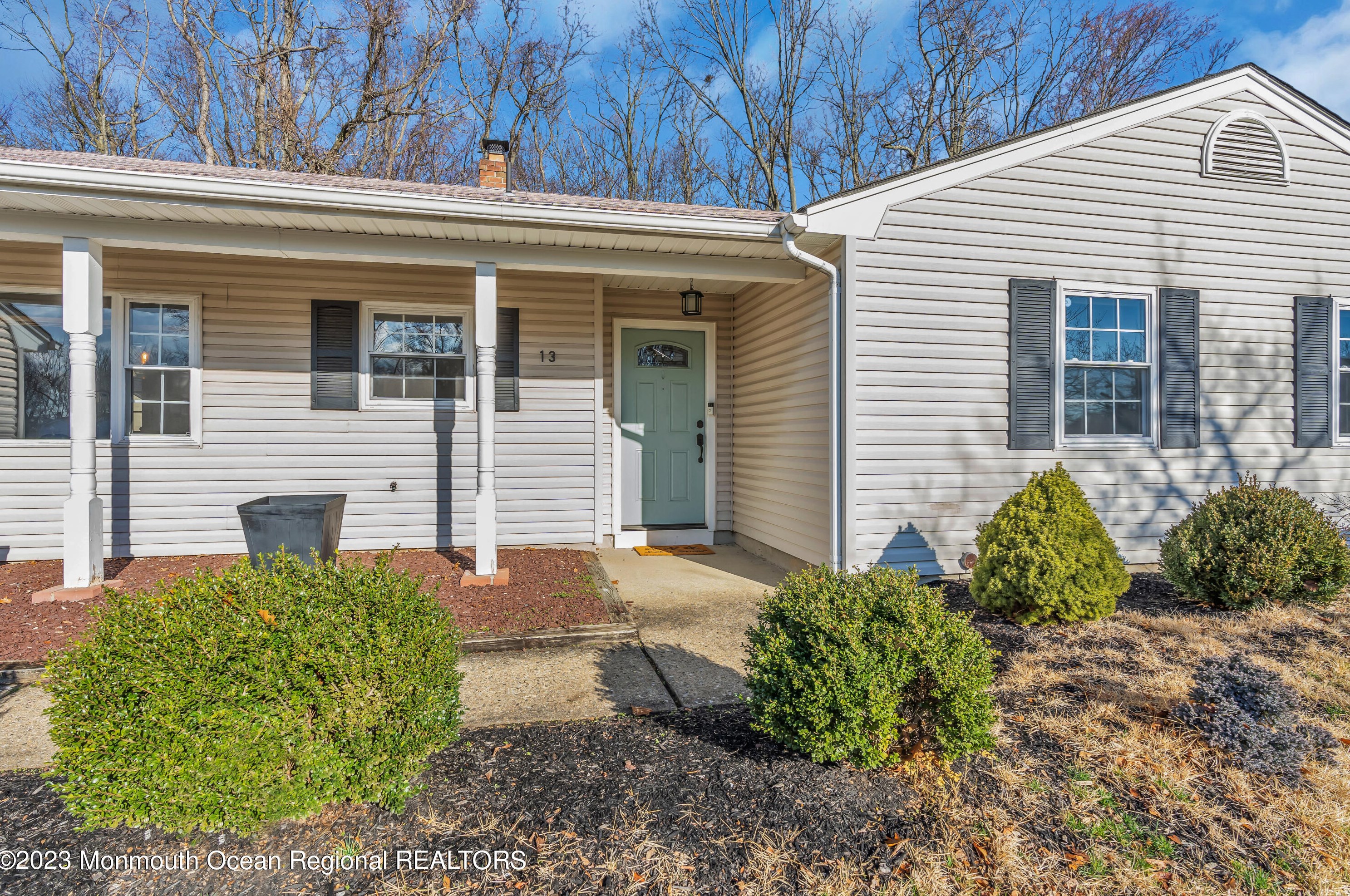 13 Minuteman Rd, Hazlet, NJ 07730