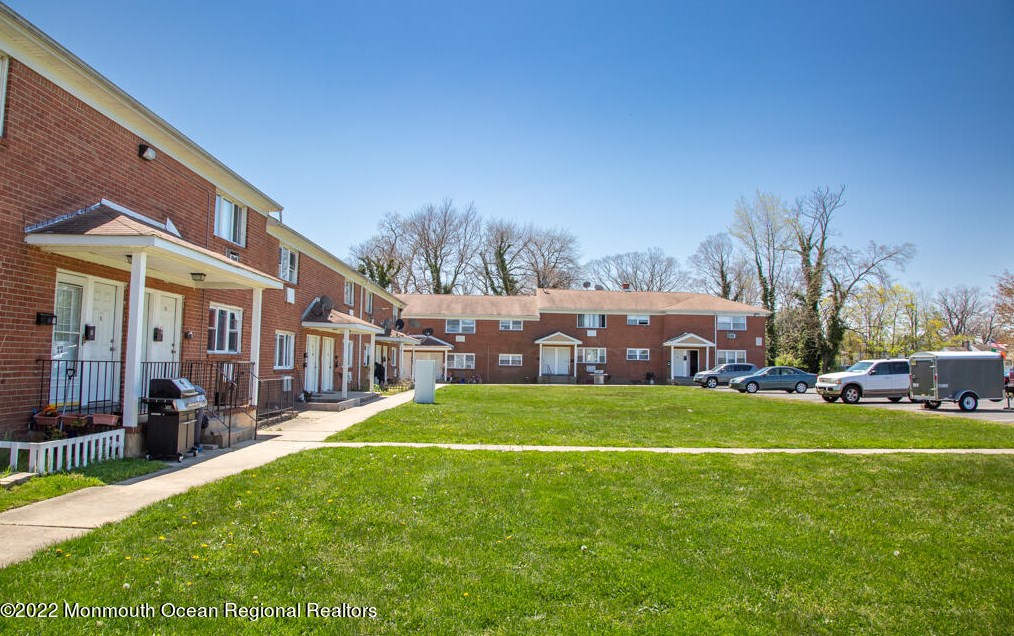 65 Steiner Ave, Wall Township NJ  07753-6642 exterior