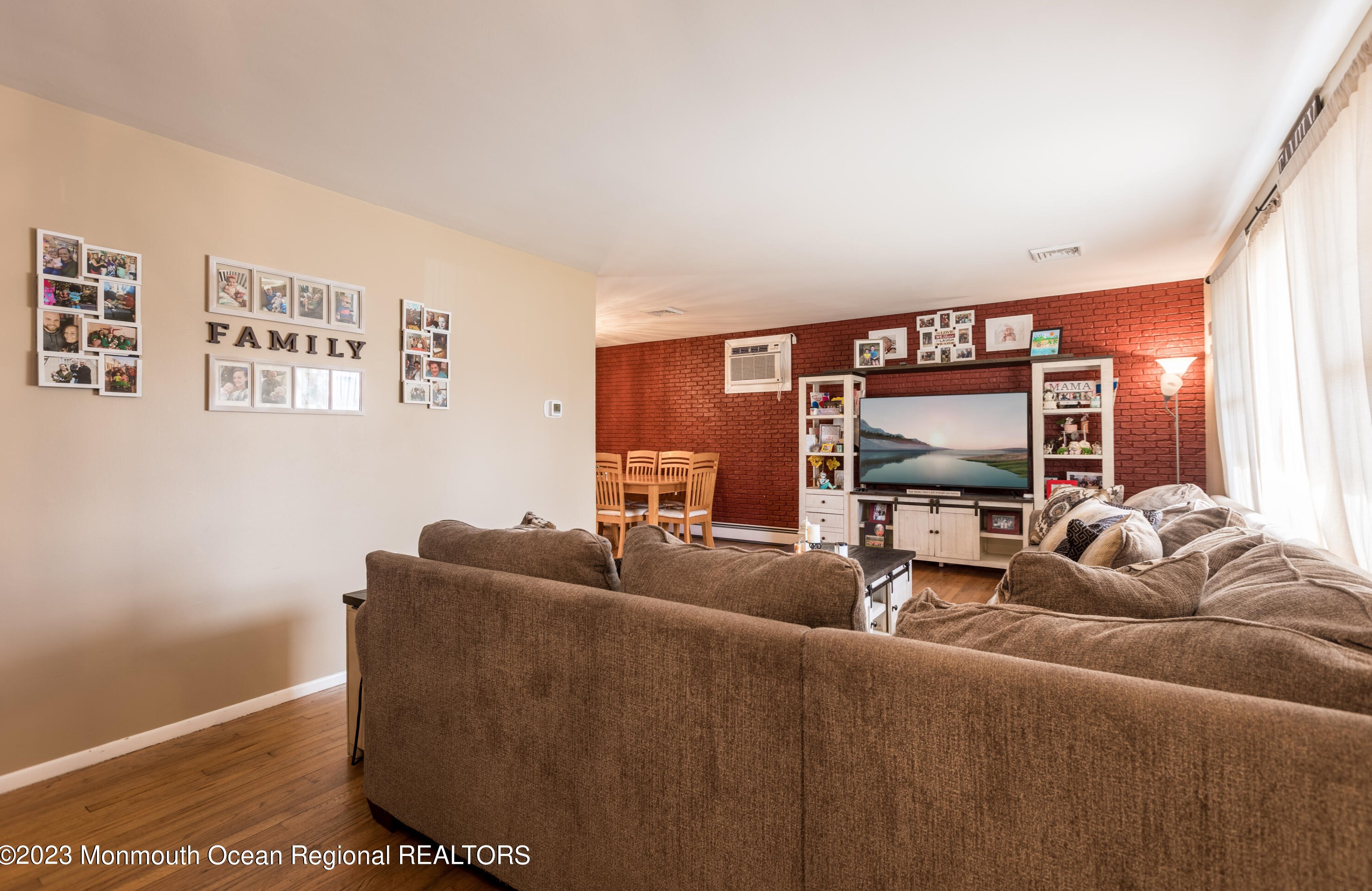 304 Farragut Dr, Lacey, NJ 08731