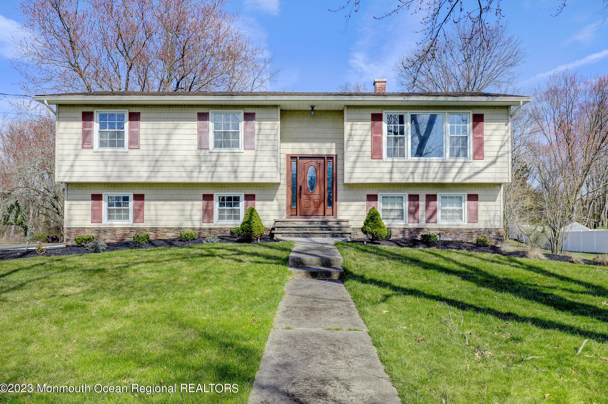 6 Marland Ln, Tinton Falls, NJ 07724