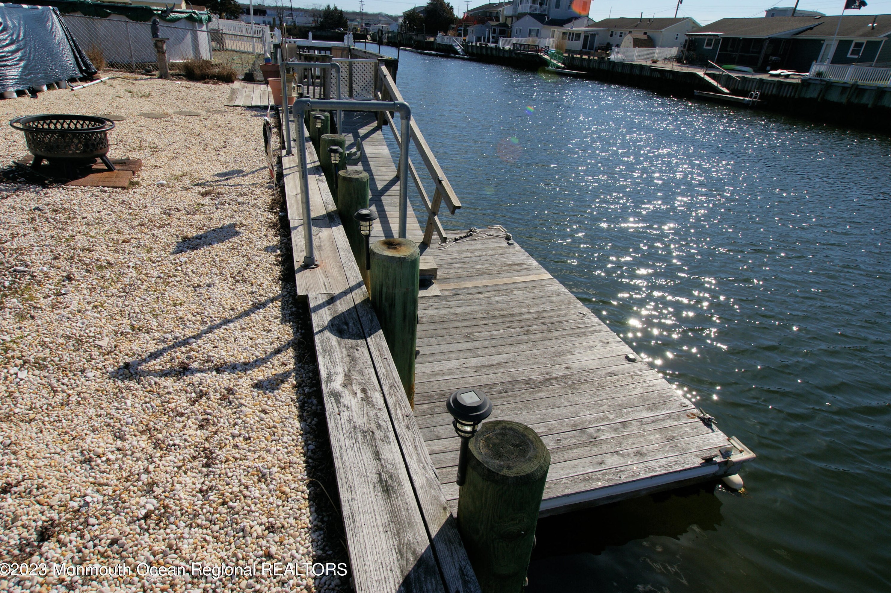 17 Lake Superior Dr, Tuckerton NJ  08087-1671 exterior