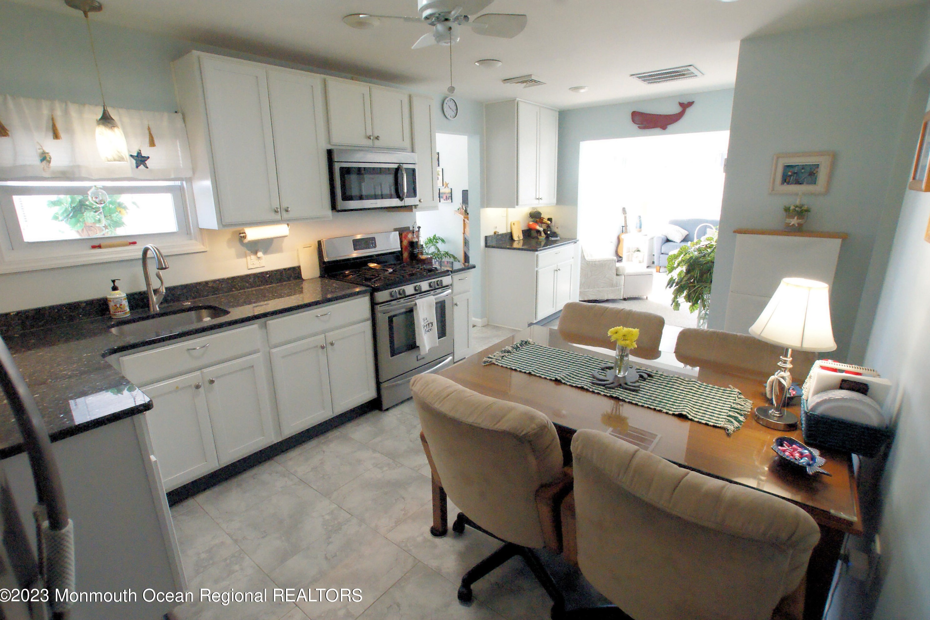 17 Lake Superior Dr, Tuckerton NJ  08087-1671 exterior