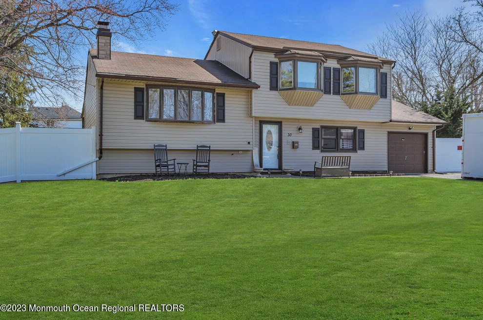 30 Lexington Dr, Millstone Township, NJ 07726-3504