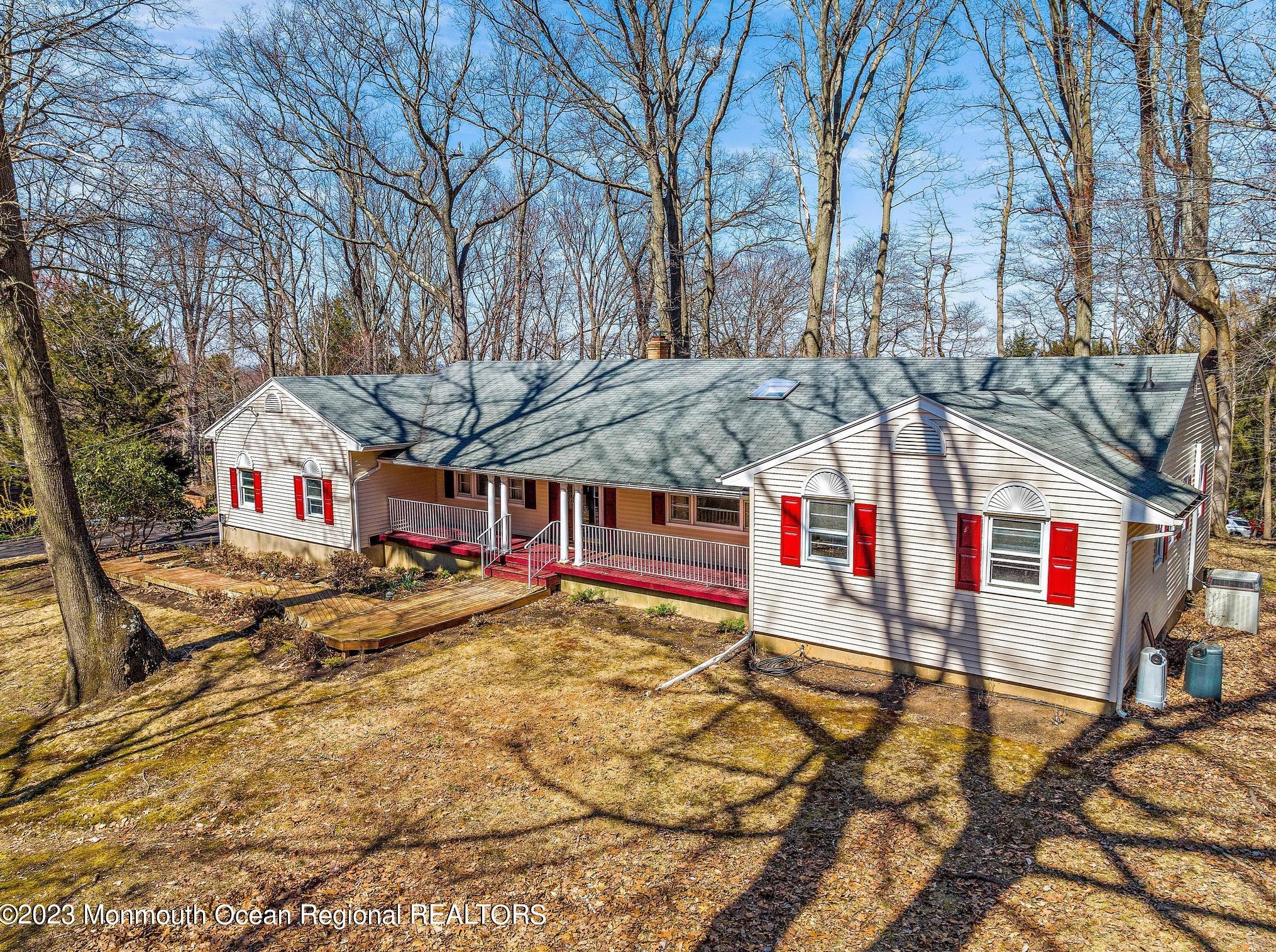 5 Edgewood Dr, Holmdel Village, NJ 07733