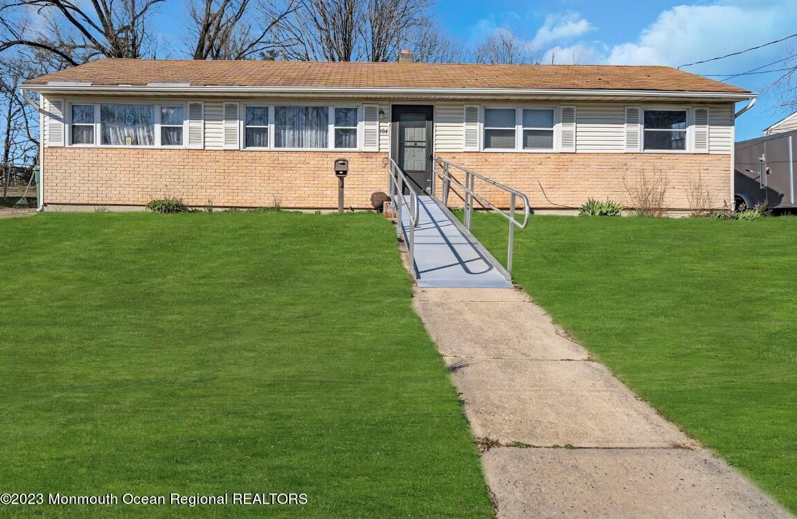104 Belmont Dr, Toms River, NJ 08757-5307