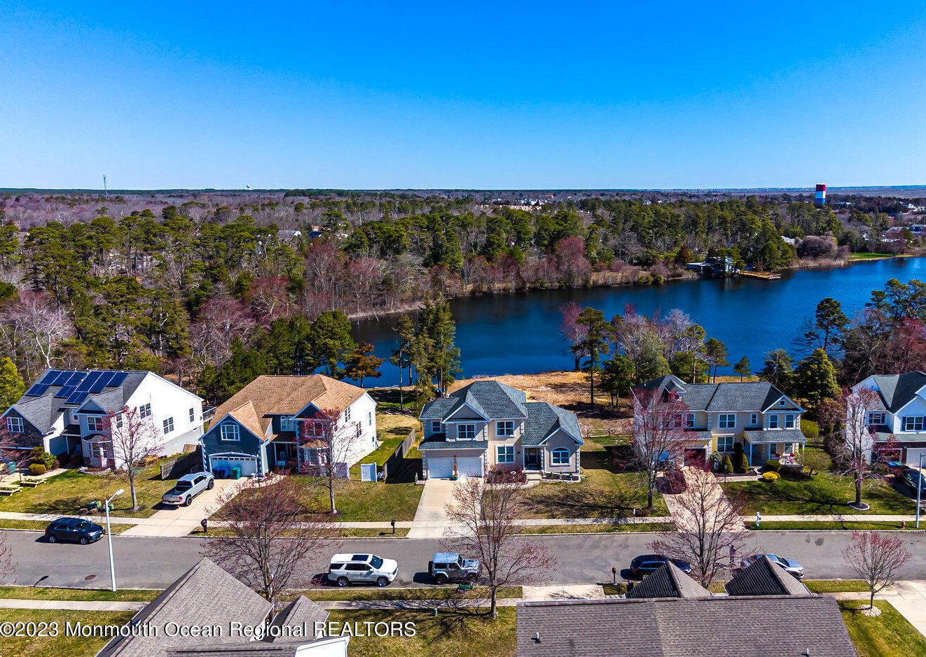 33 Waters Edge Dr, Tuckerton, NJ 08087-2080