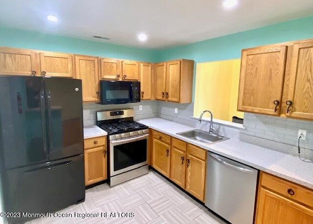 96 Pagoda Ln, East Freehold, NJ 07728