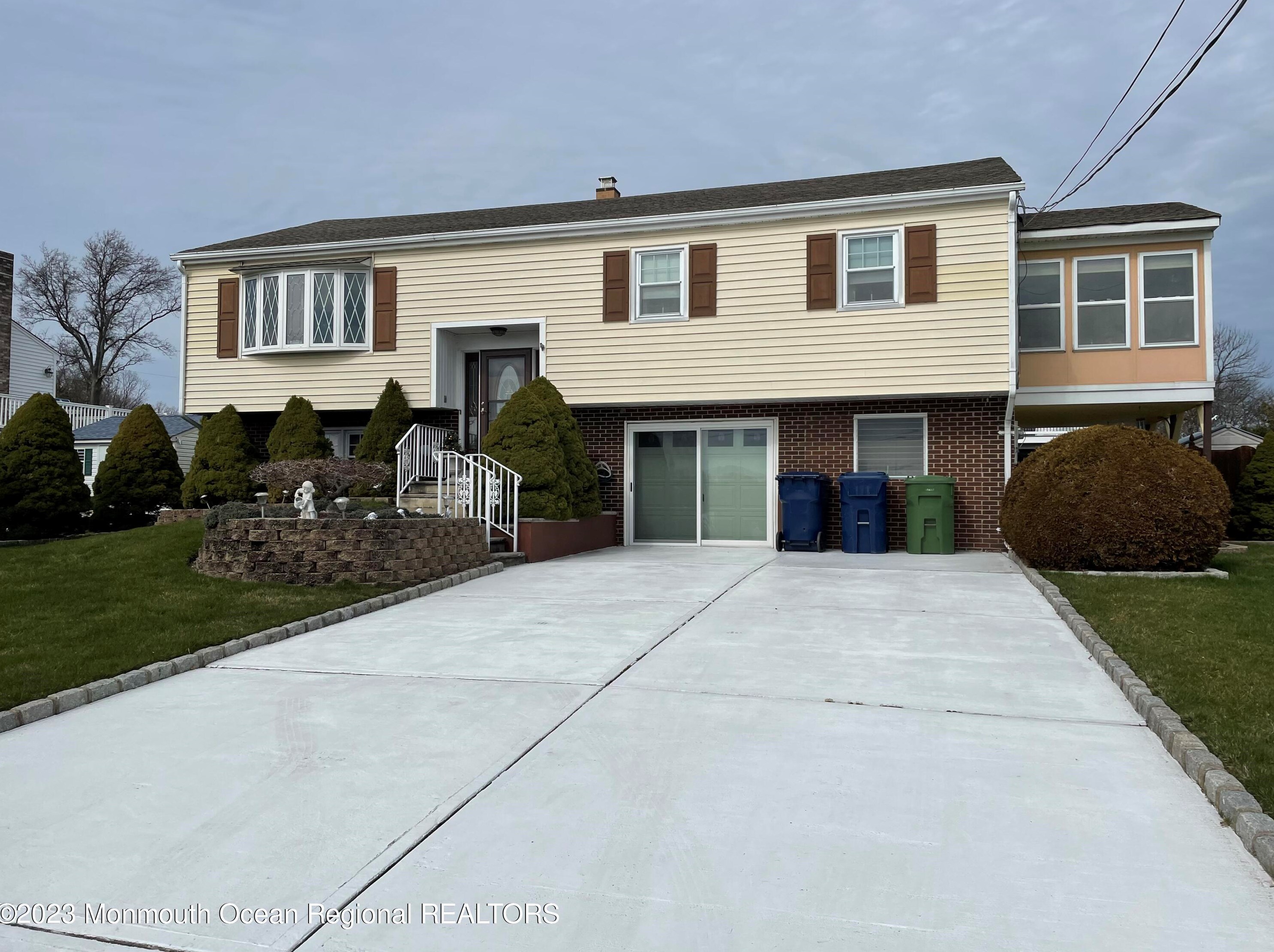 445 Riverside Dr, Wall Township NJ  07753-5344 exterior