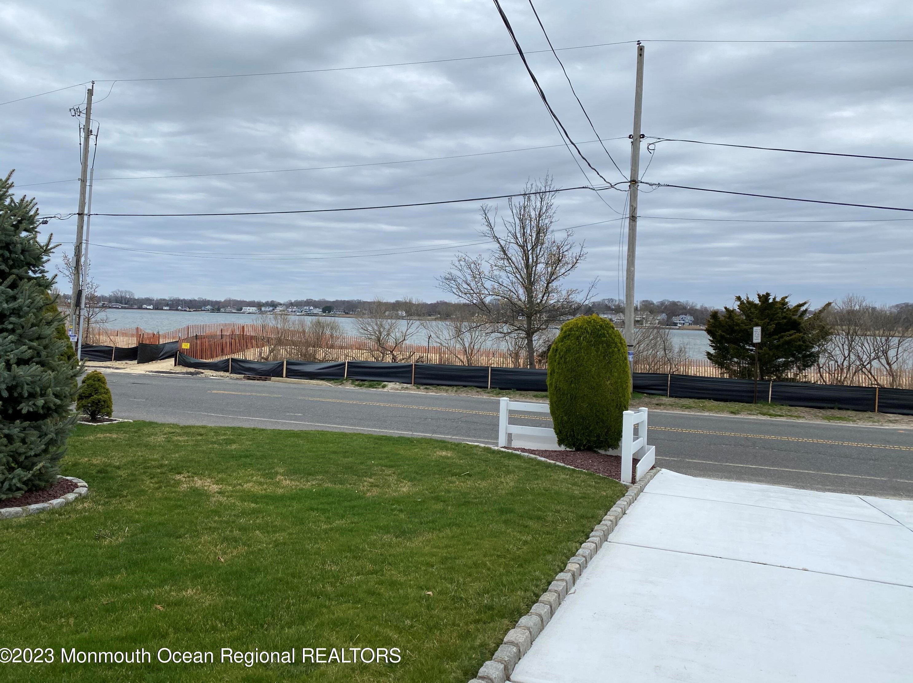 445 Riverside Dr, Wall Township NJ  07753-5344 exterior