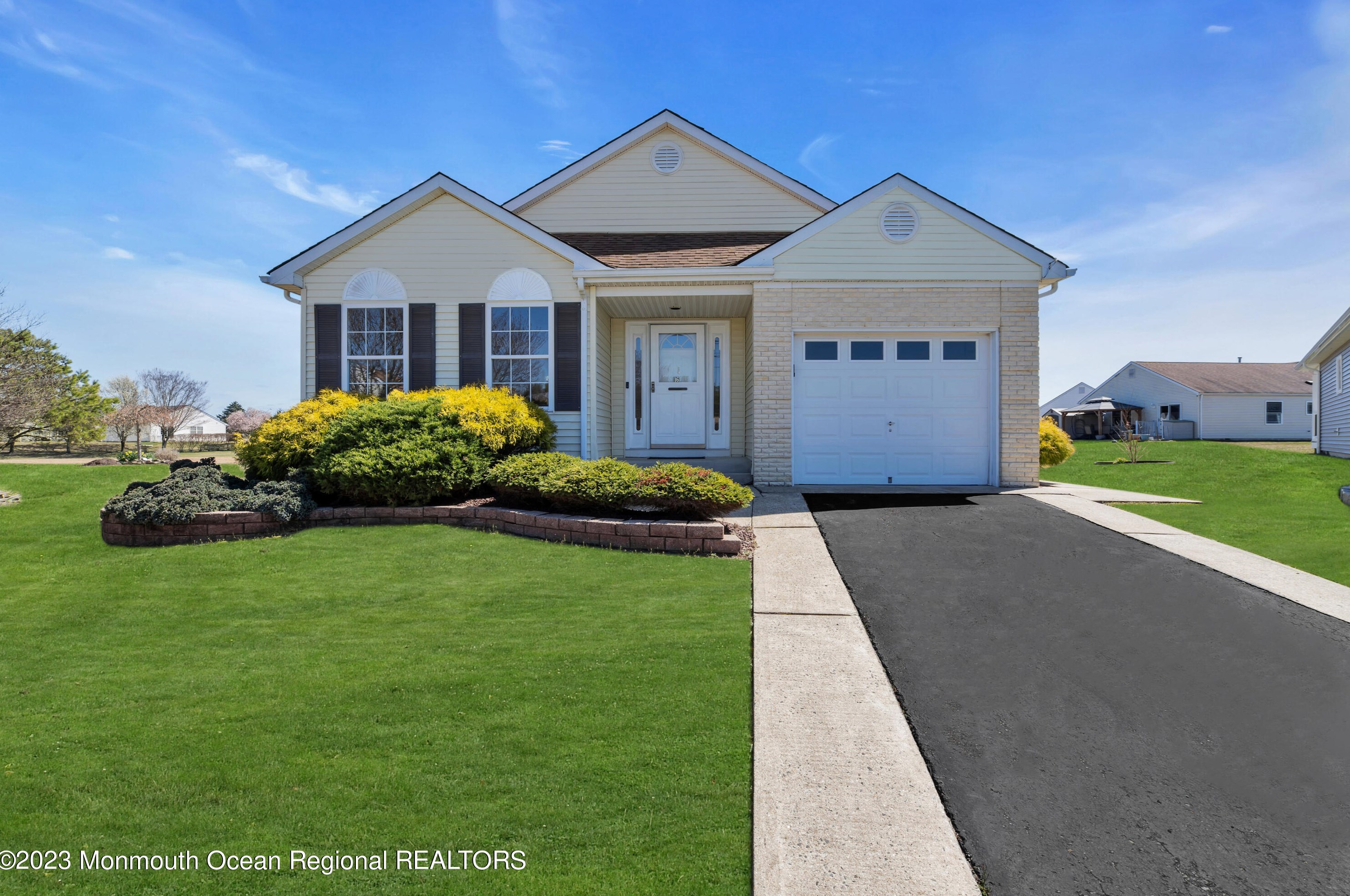 16 Bolton Ct, Toms River, NJ 08757-6633