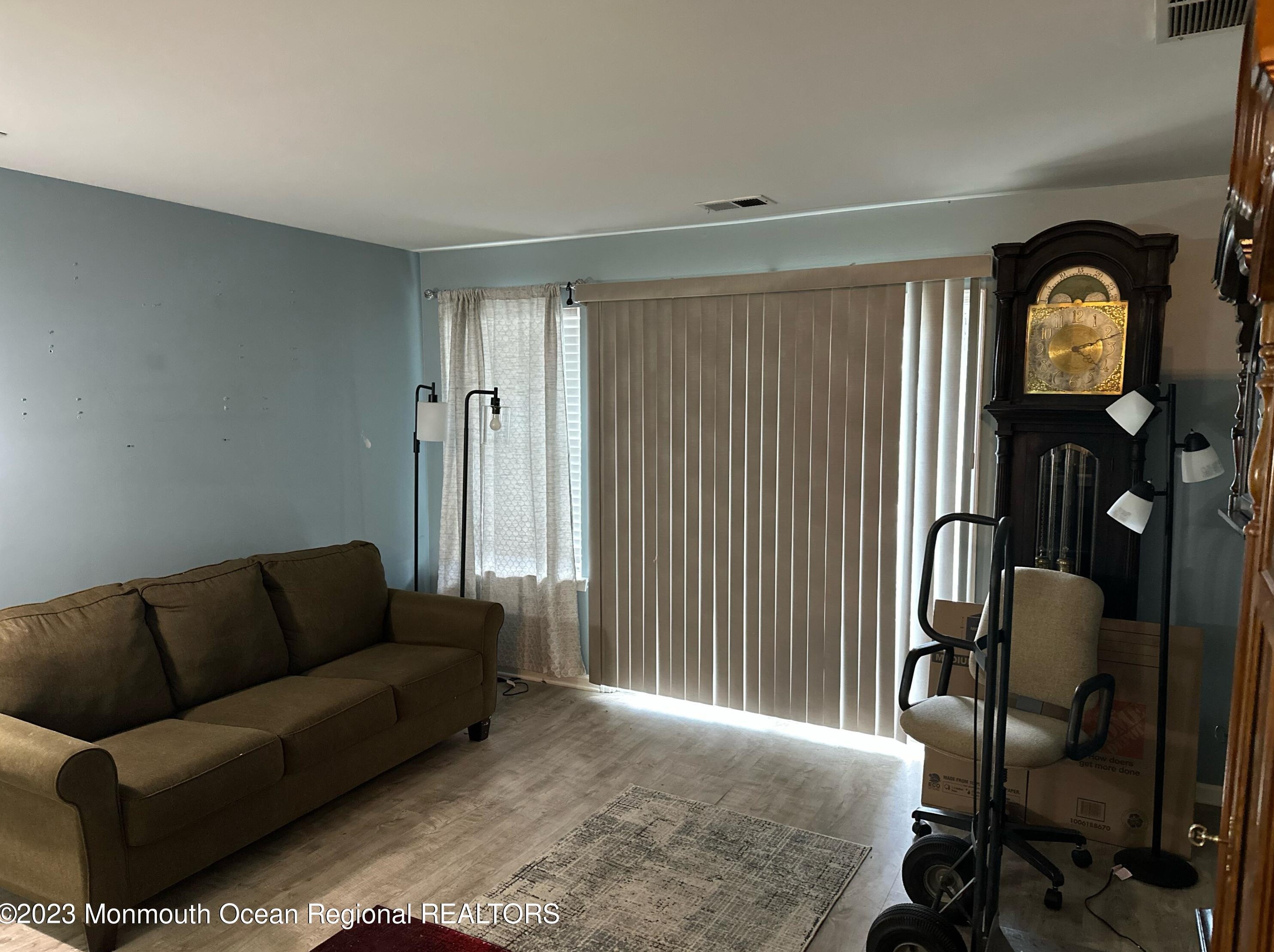 1 Jockey Ln, Wall Township, NJ 07753-7526