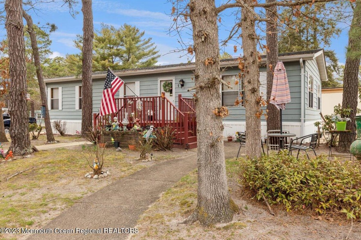 1 Woodchuck Pkwy, Lakehurst, NJ 08759