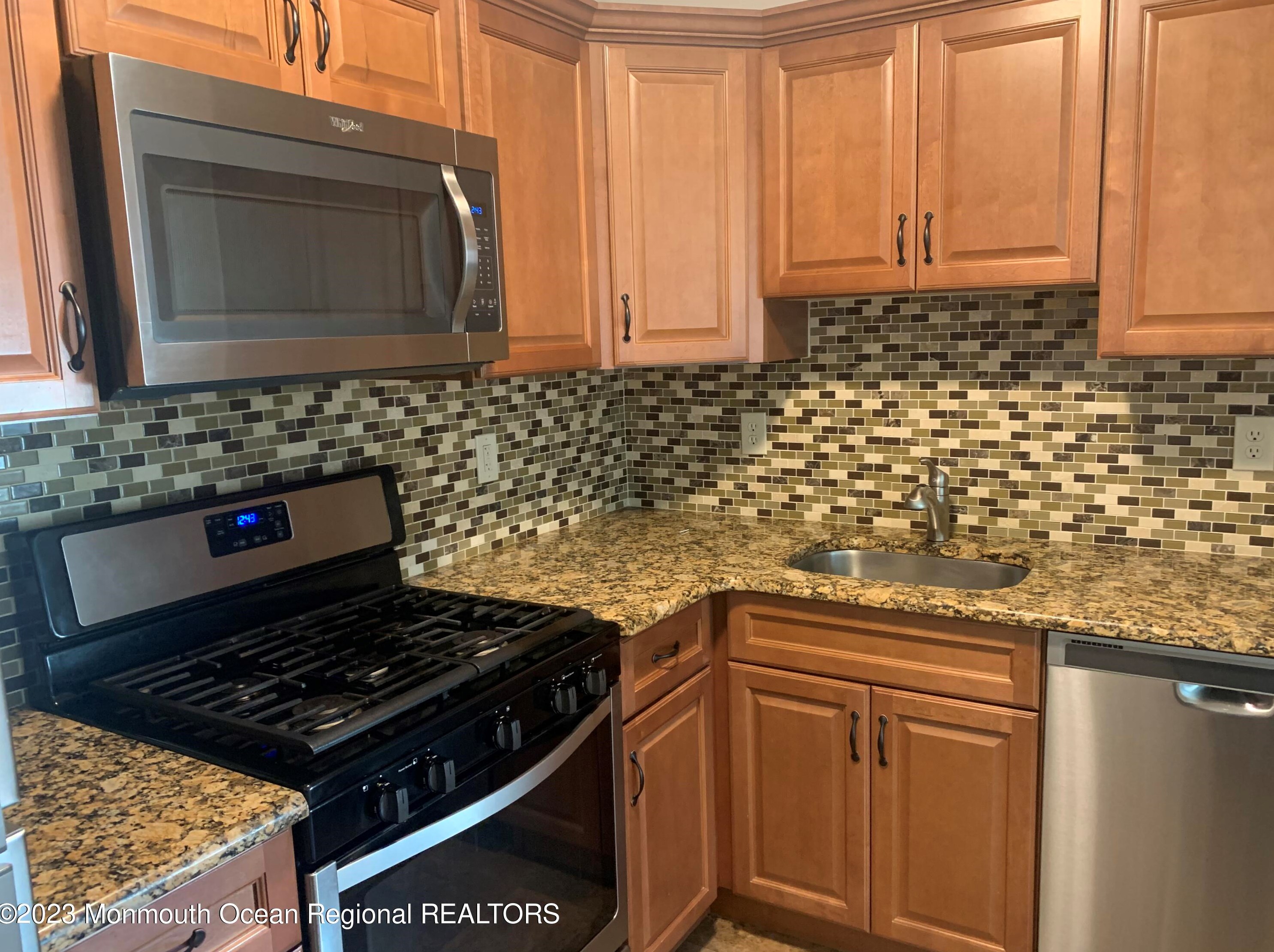 160 Pinetree Ct, Wall Township, NJ 07731