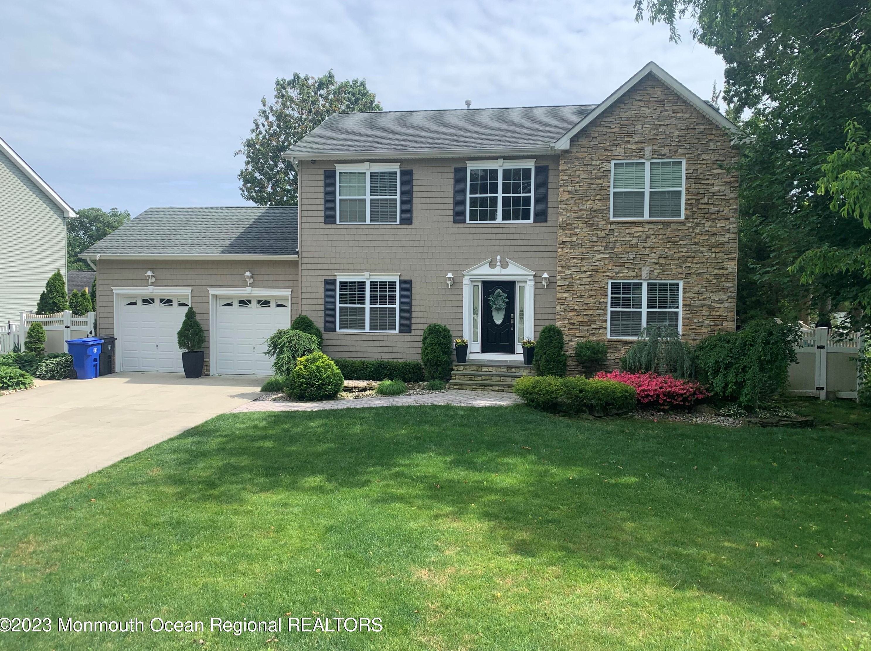 653 Nottingham Ct, Toms River, NJ 08753