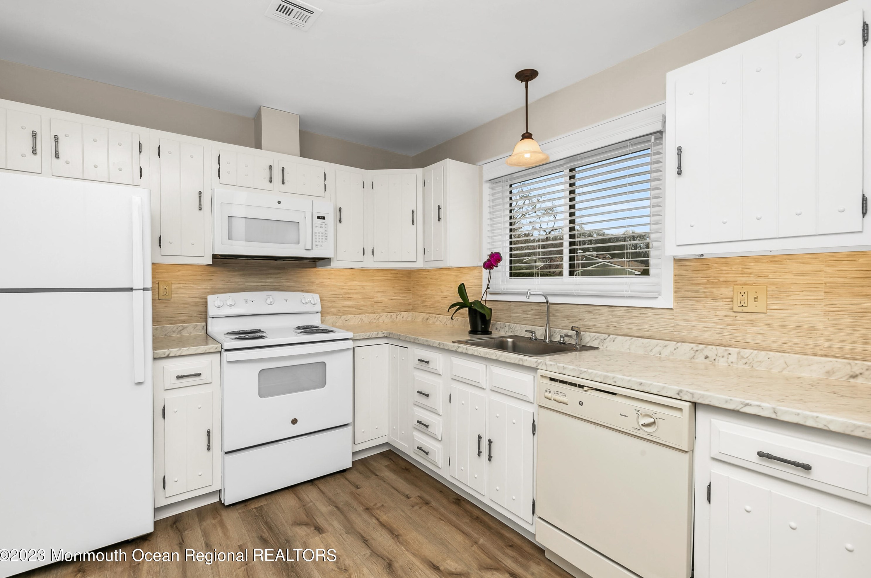 14 Ellsworth Ct, Tinton Falls, NJ 07701