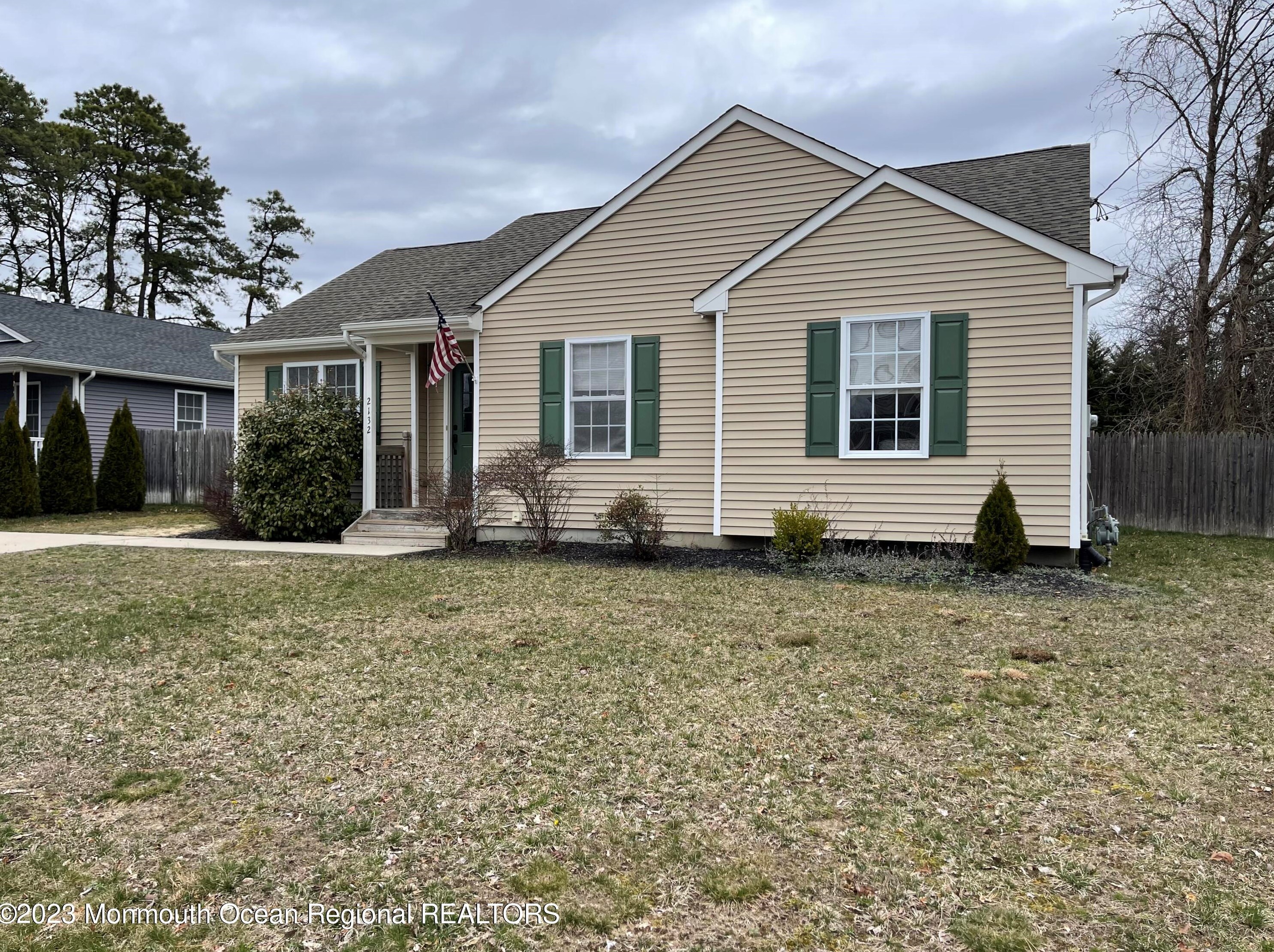 2132 Hollywood Dr, Lacey, NJ 08731