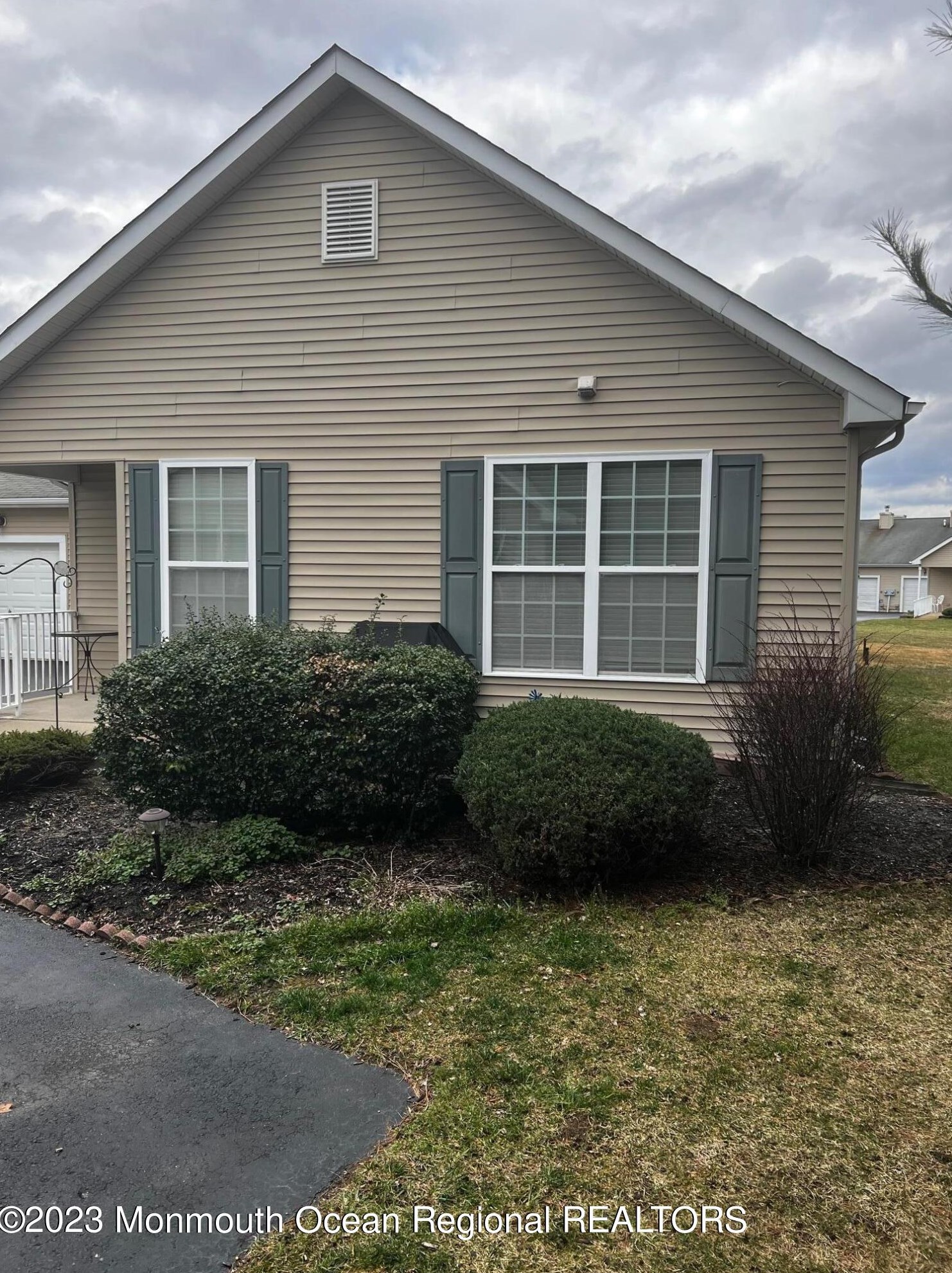 7 Winkle Ct, Lakehurst, NJ 08759