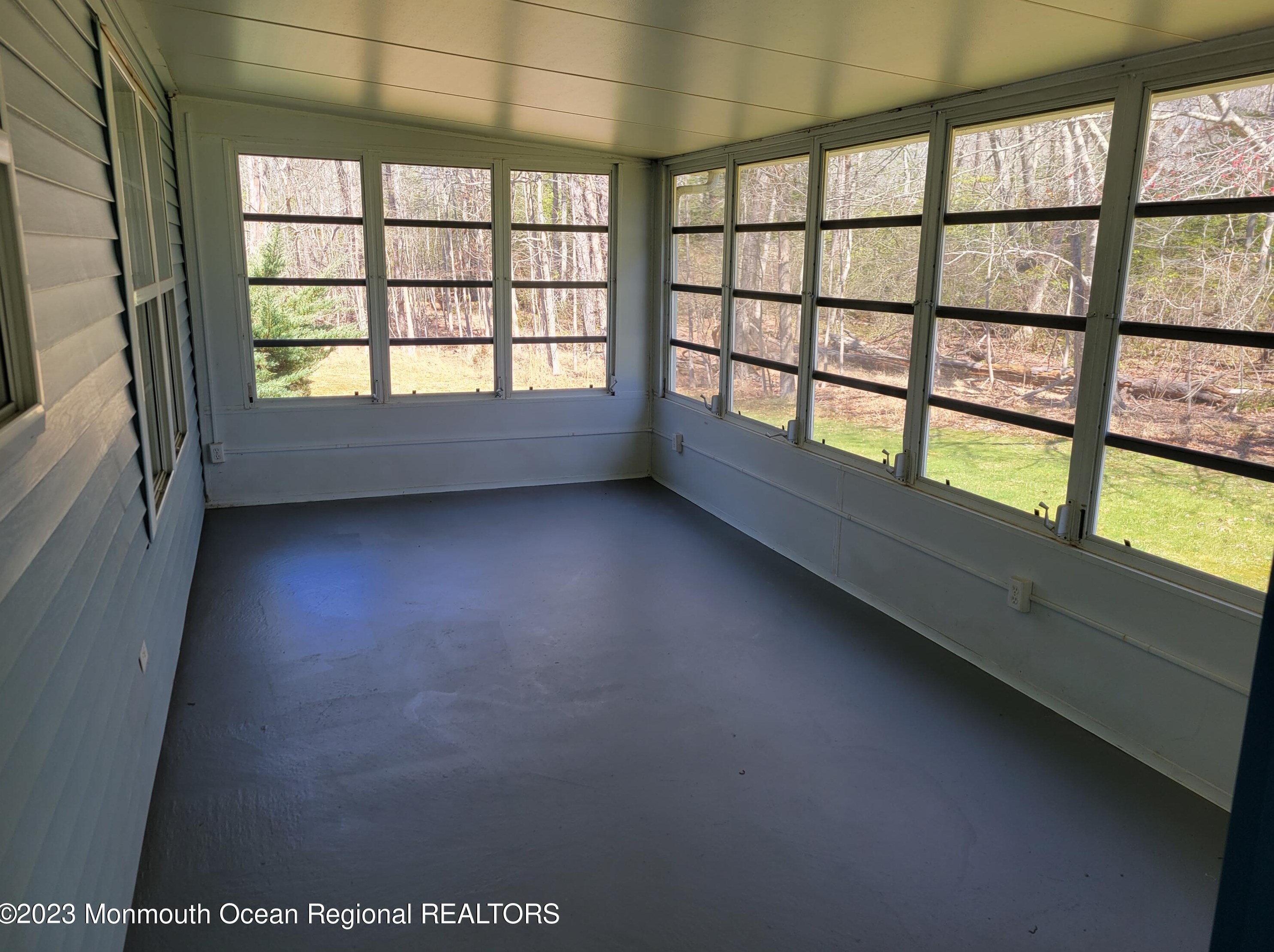 438 Lexington Dr, Tuckerton NJ  08087-1312 exterior
