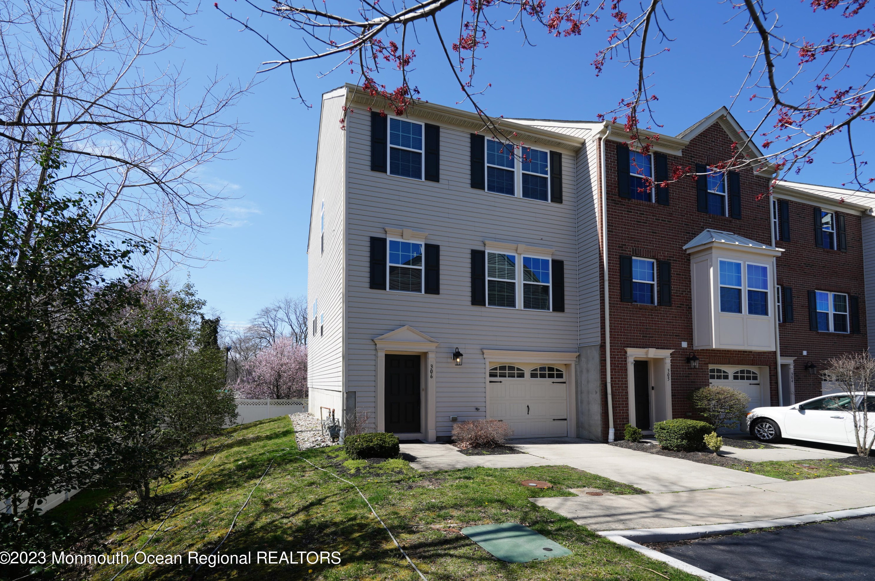 306 Zilinski Dr, Belford, NJ 07718