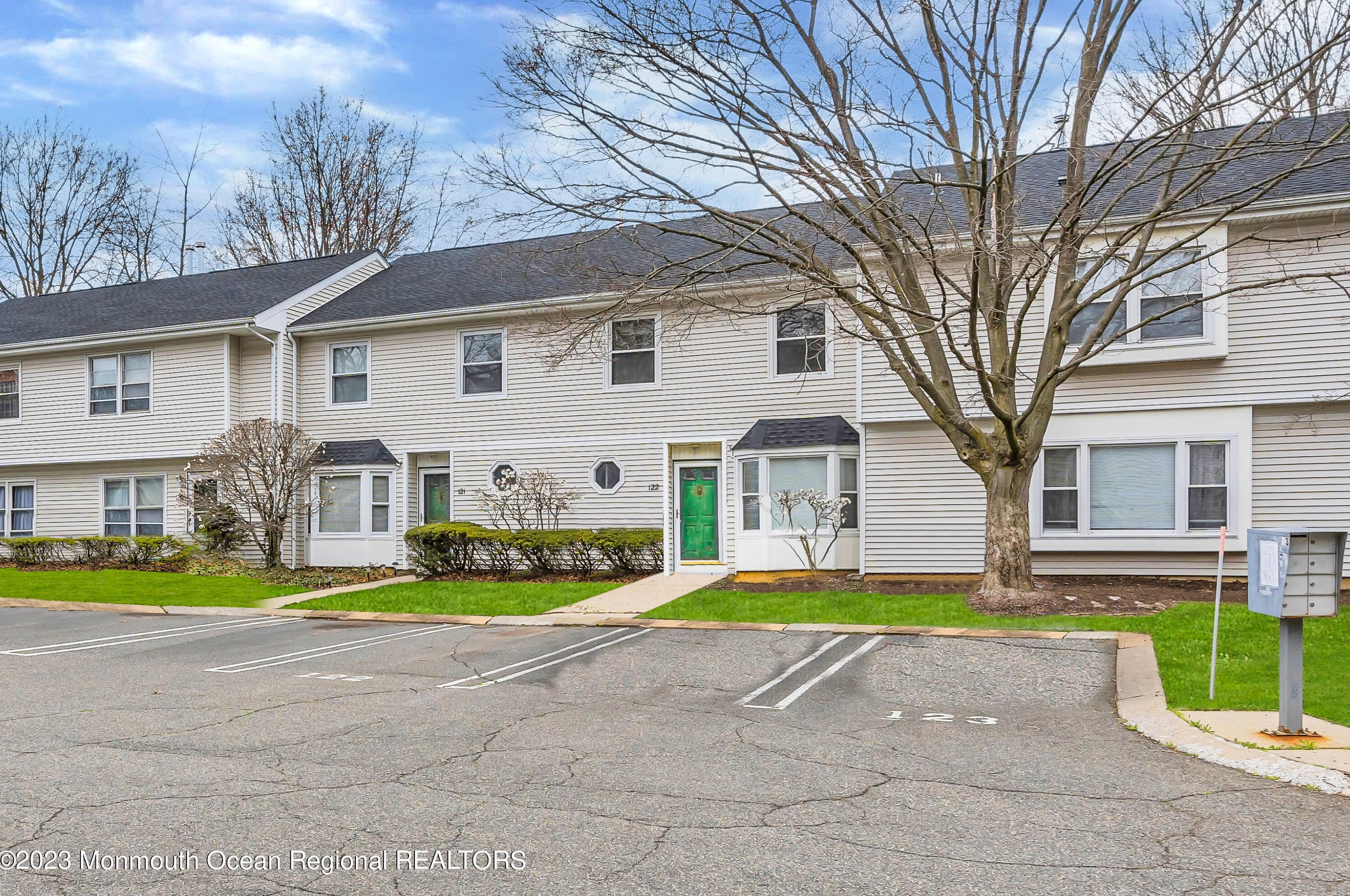 122 La Rue Ln #122, East Brunswick, NJ 08816