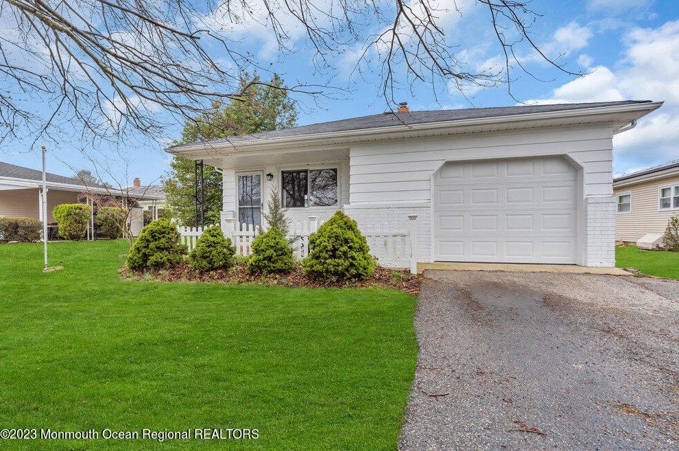 60 Bimini Dr, Toms River, NJ 08757-3813