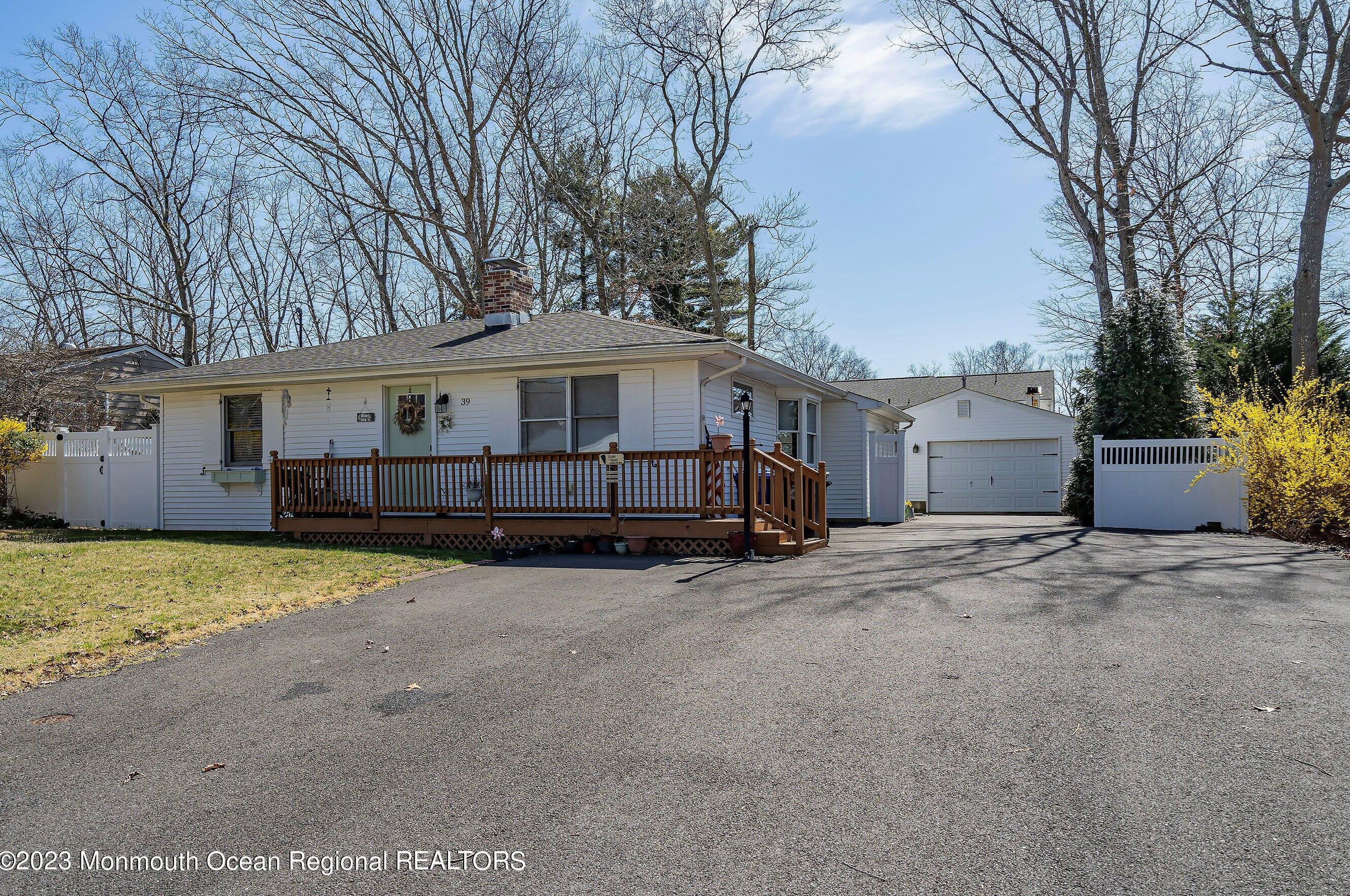 39 Lighthouse Dr, Stafford Township, NJ 08050