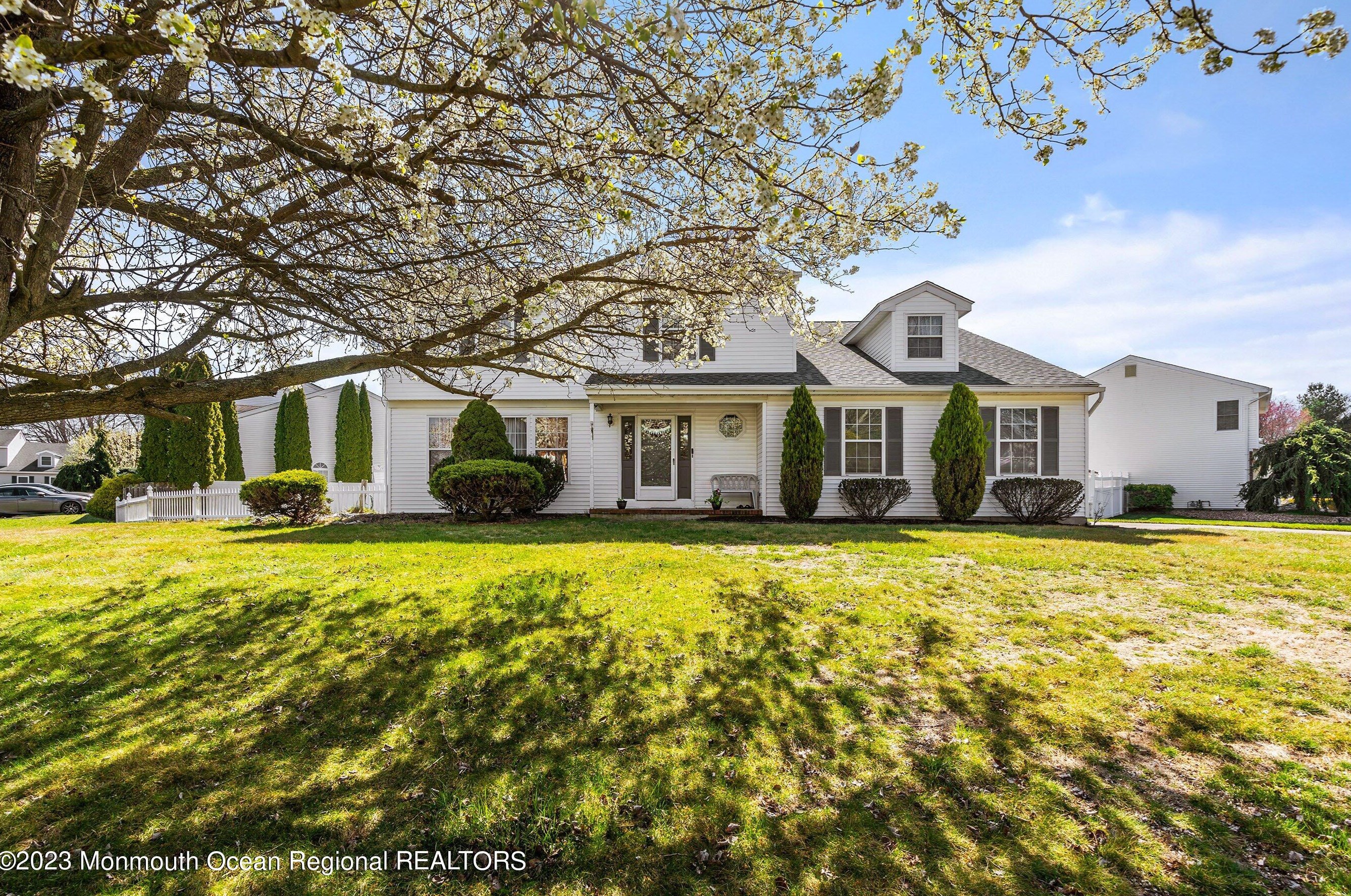 8 Margaret Ln, Wall Township, NJ 07731