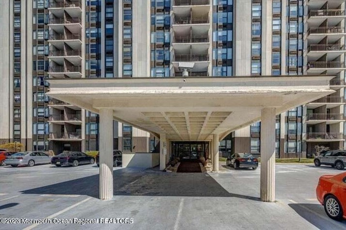 1 Scenic Dr #ph1, Monmouth Hills, NJ 07732