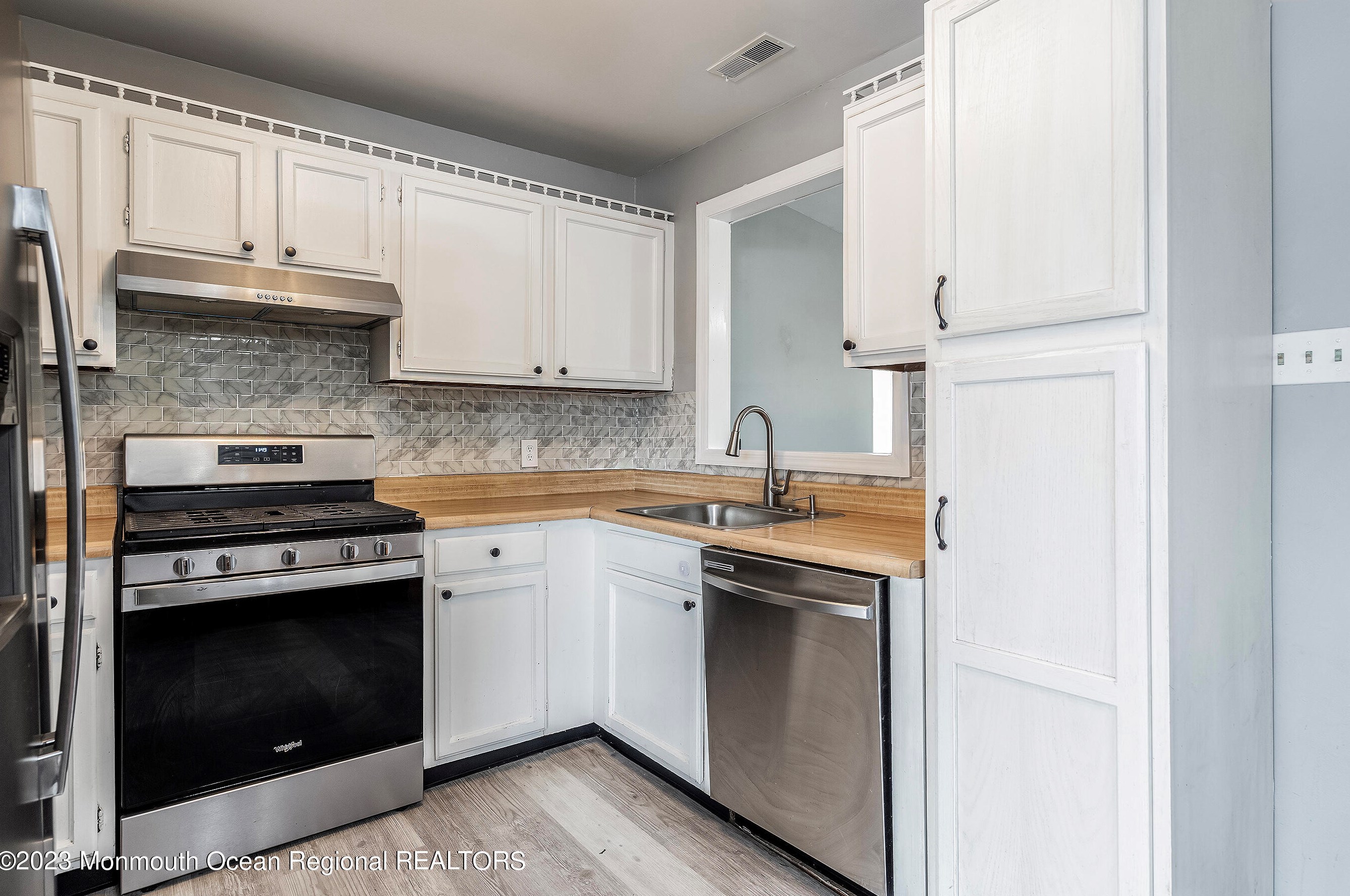 935 Center St, Tuckerton NJ  08087-1351 exterior