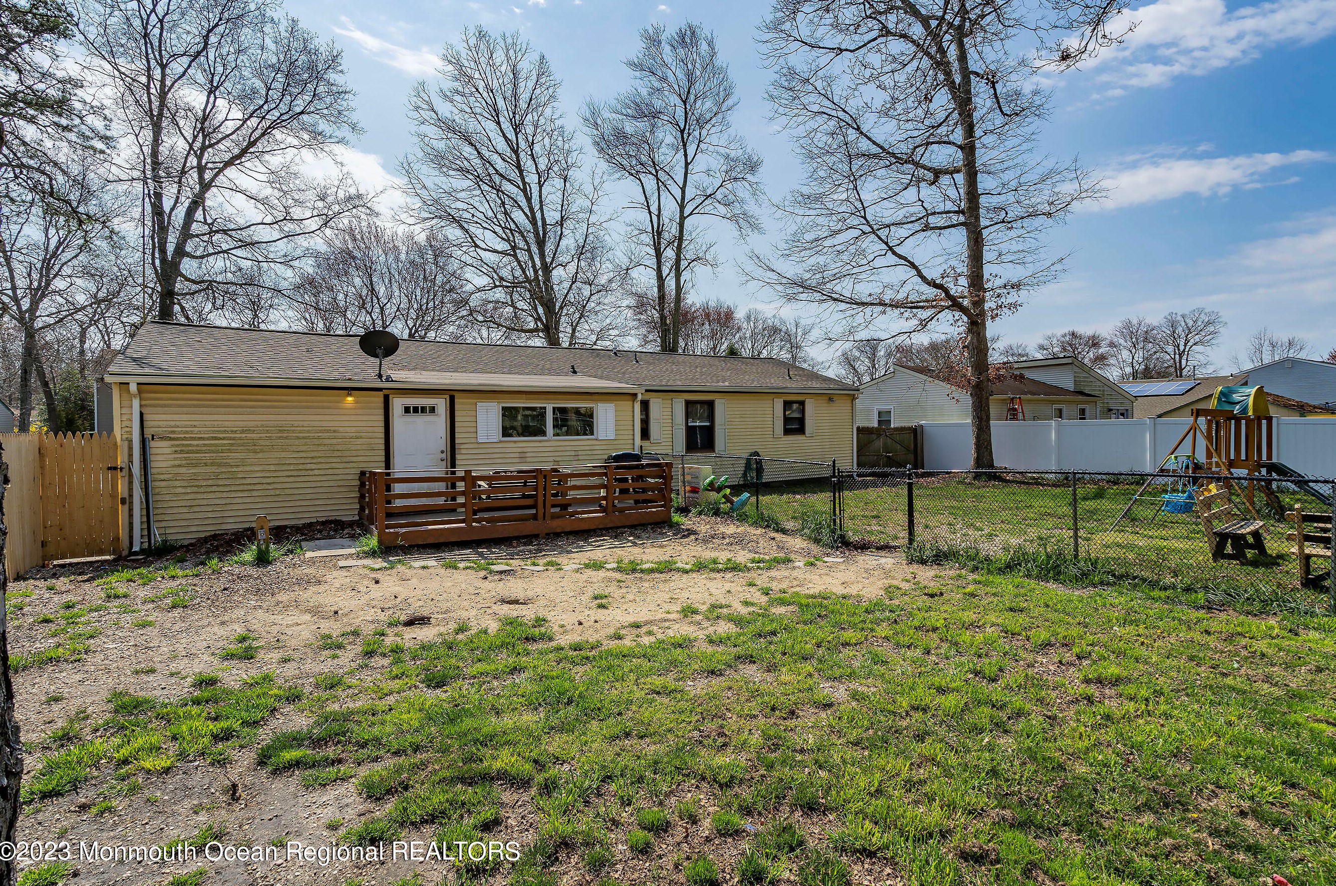 935 Center St, Tuckerton NJ  08087-1351 exterior