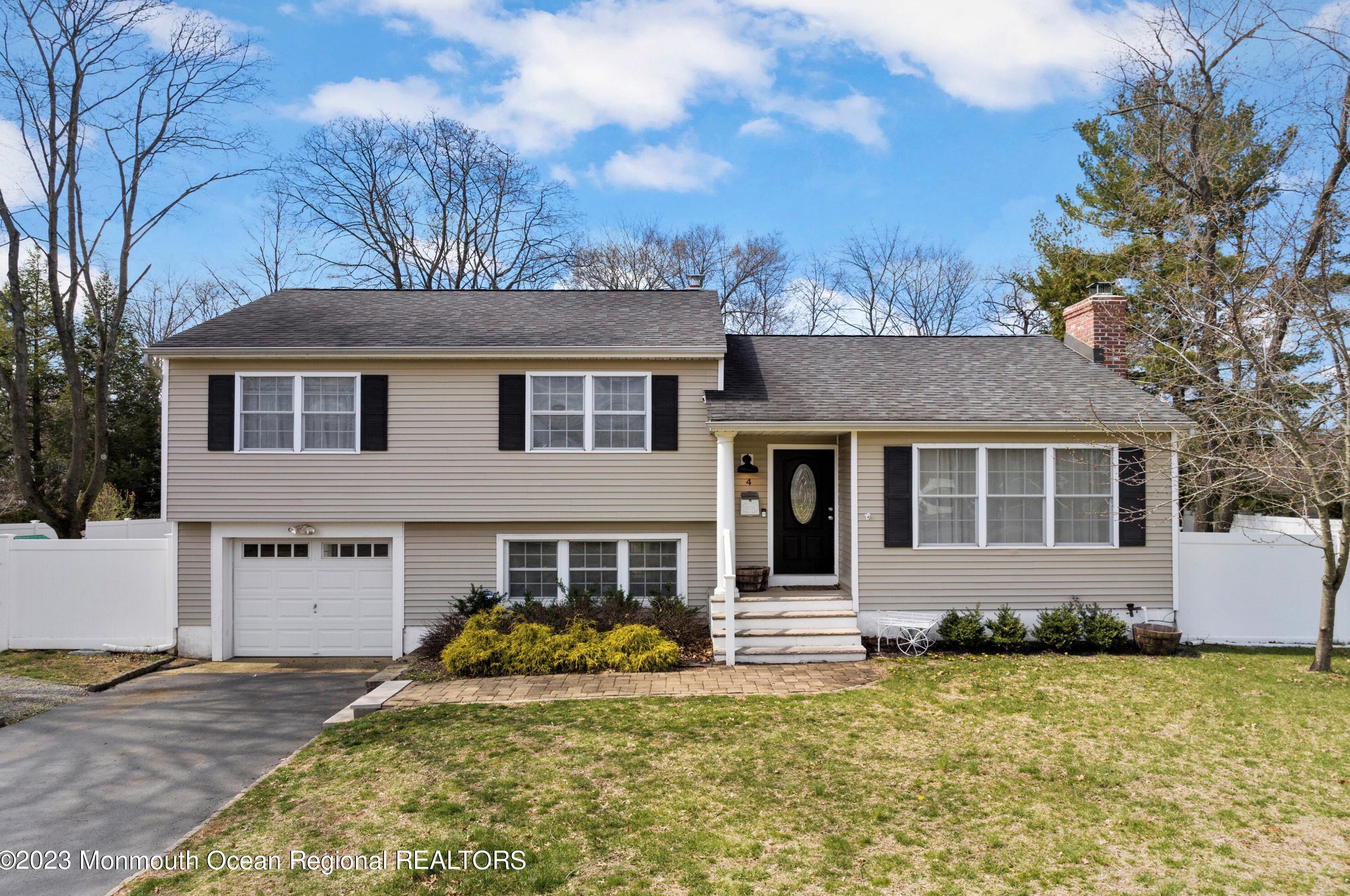 4 Coronet Ave, Lincroft, NJ 07738